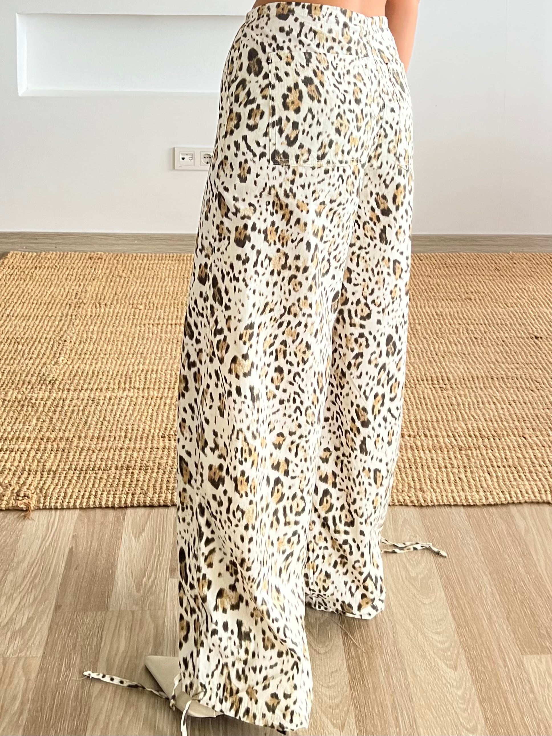 Bej Leopar Desenli Pantolon uygun fiyatlarda www.butikhola.com adresinde