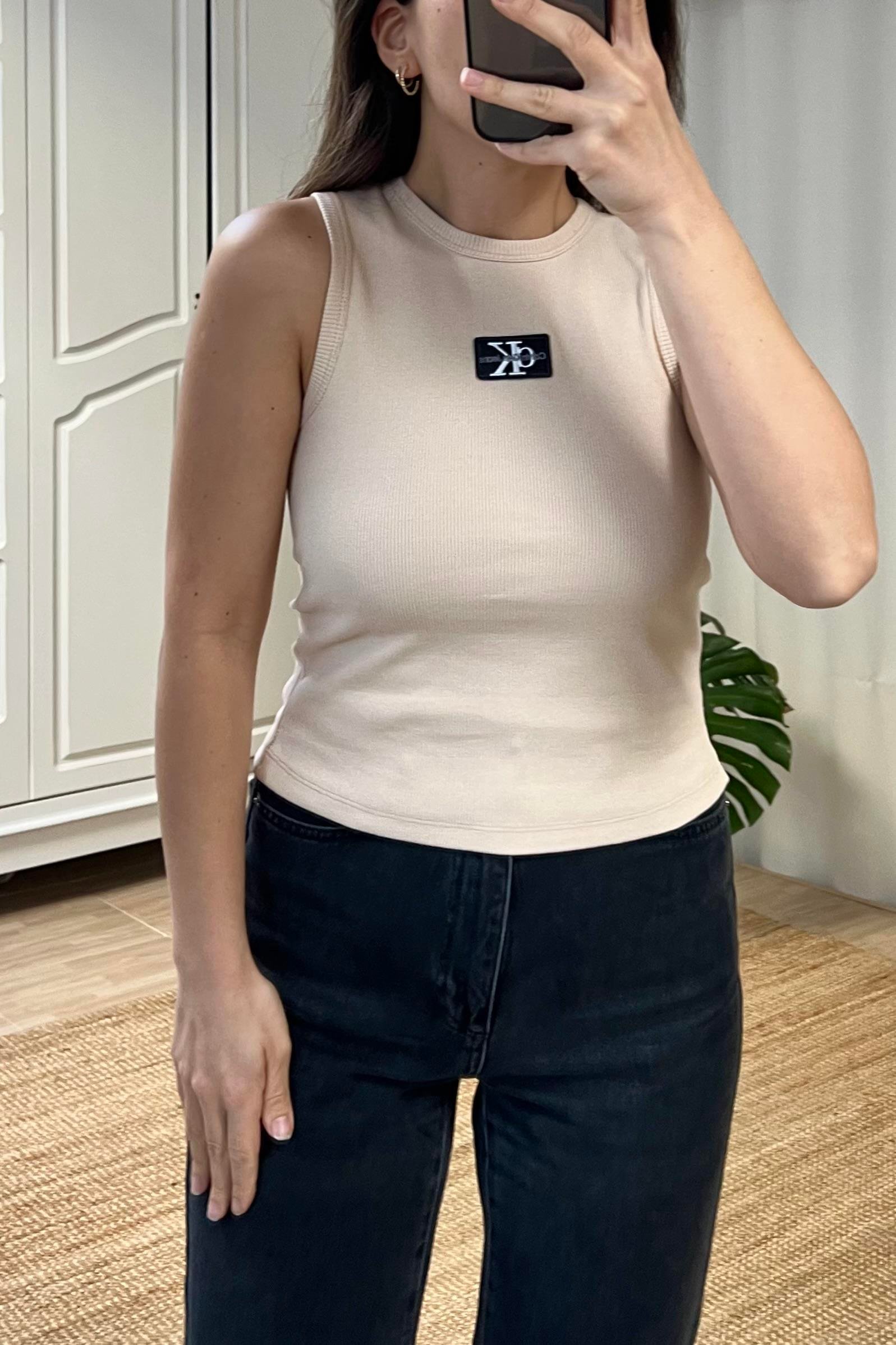 Bej Logolu kolsuz Tshirt uygun fiyatlarda www.butikhola.com adresinde