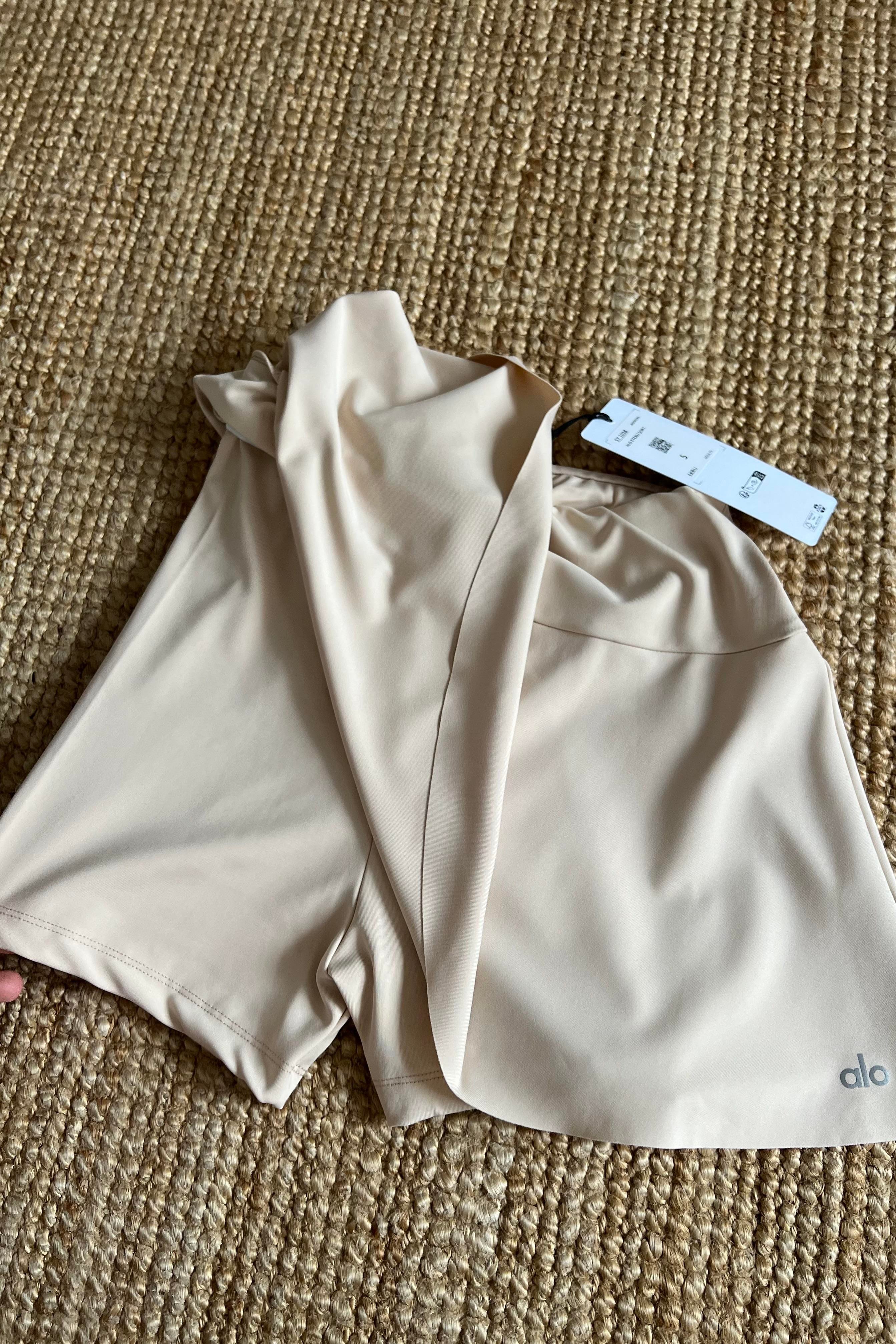 Bej Mini Şort Etek  uygun fiyatlarda www.butikhola.com adresinde