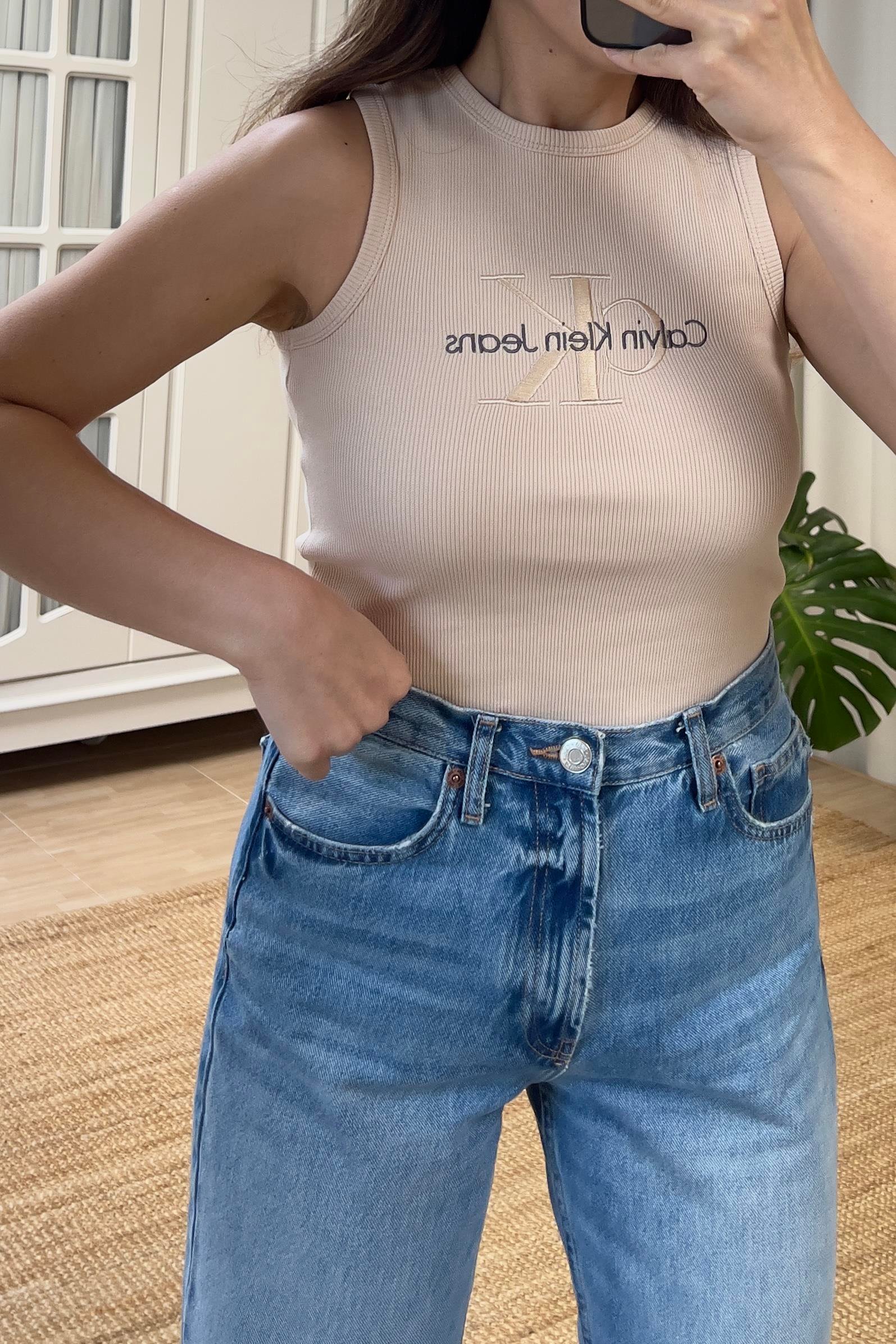 Bej Yazı Logolu Kolsuz Tshirt uygun fiyatlarda www.butikhola.com adresinde