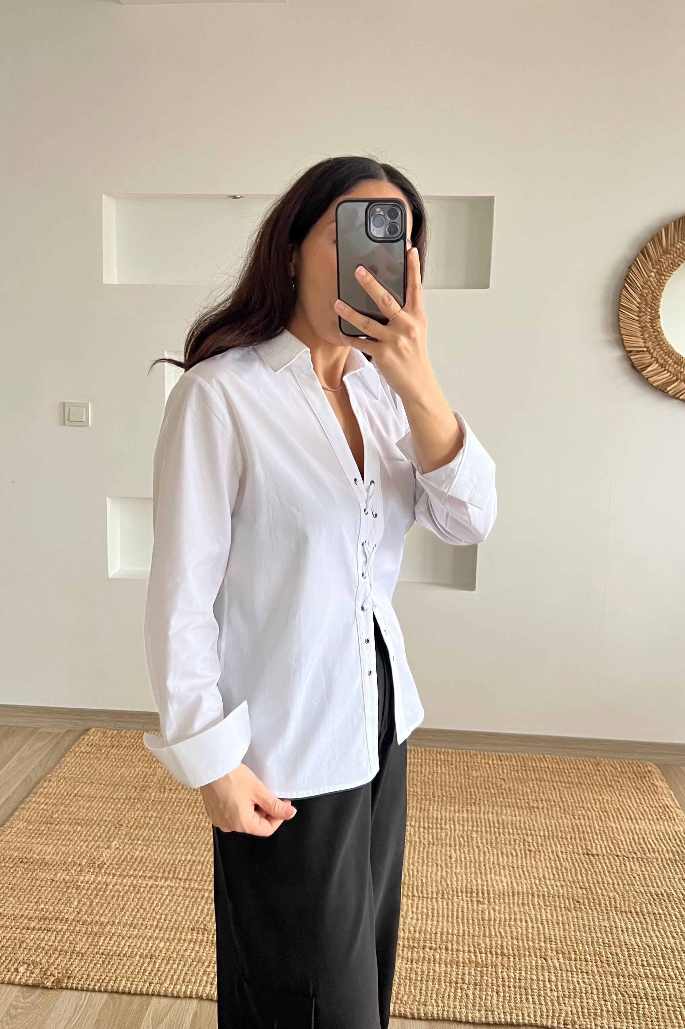 Beyaz Bağlama Detaylı Poplin Gömlek uygun fiyatlarda www.butikhola.com adresinde