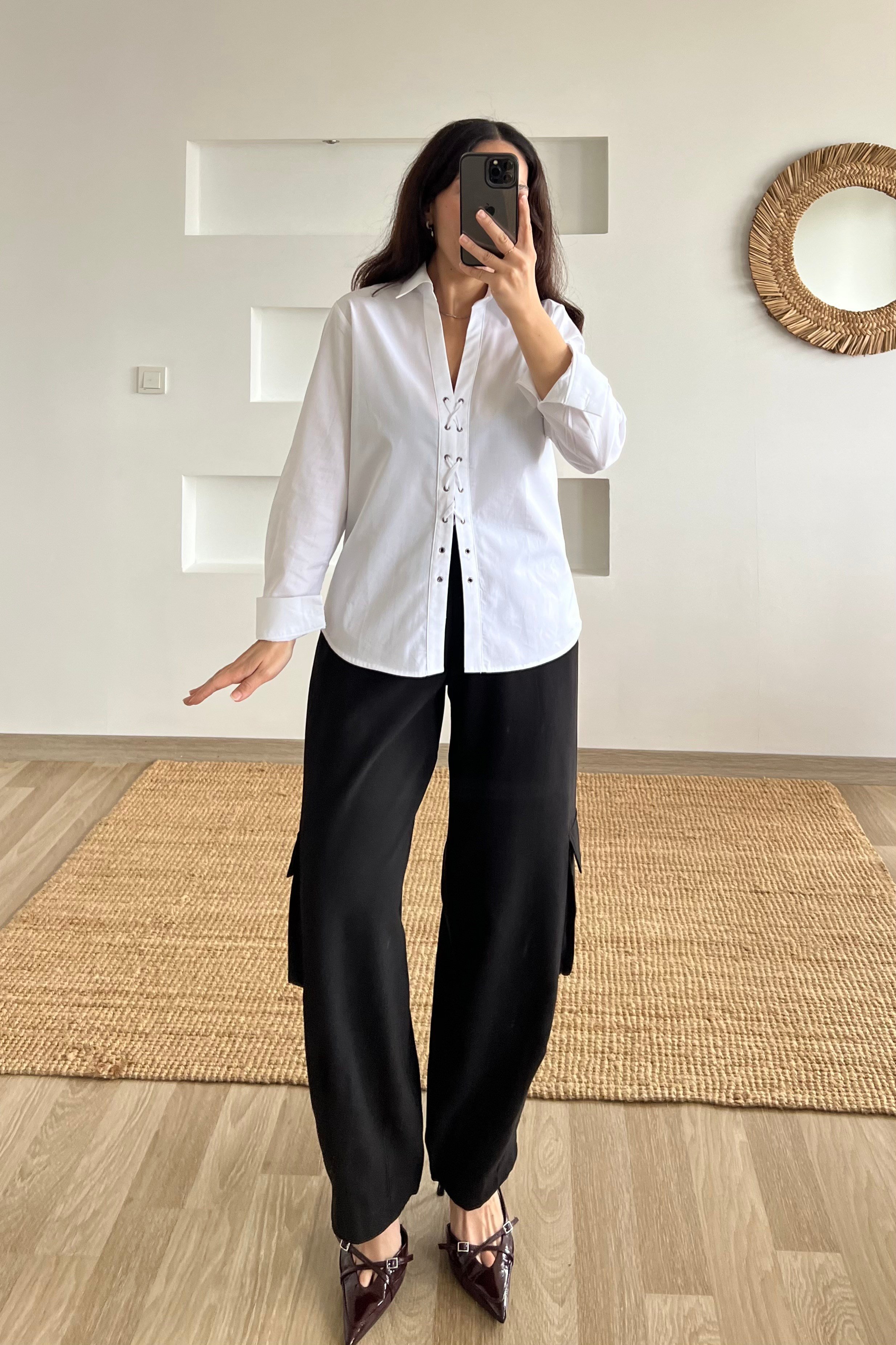 Beyaz Bağlama Detaylı Poplin Gömlek uygun fiyatlarda www.butikhola.com adresinde