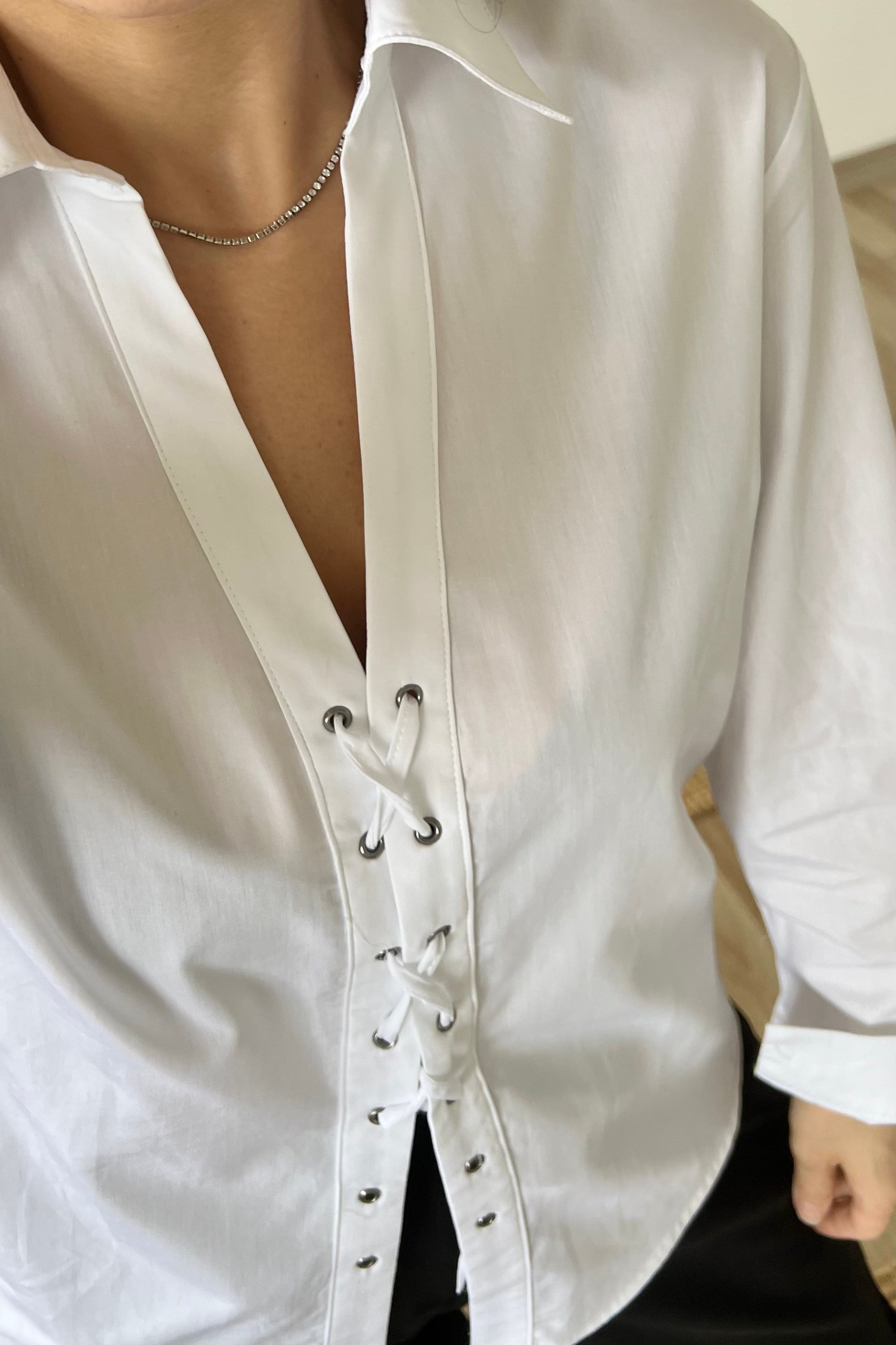 Beyaz Bağlama Detaylı Poplin Gömlek uygun fiyatlarda www.butikhola.com adresinde