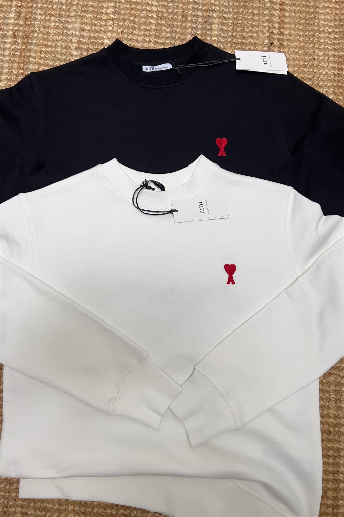 Beyaz Bisiklet Yaka Logolu Sweatshirt uygun fiyatlarda www.butikhola.com adresinde