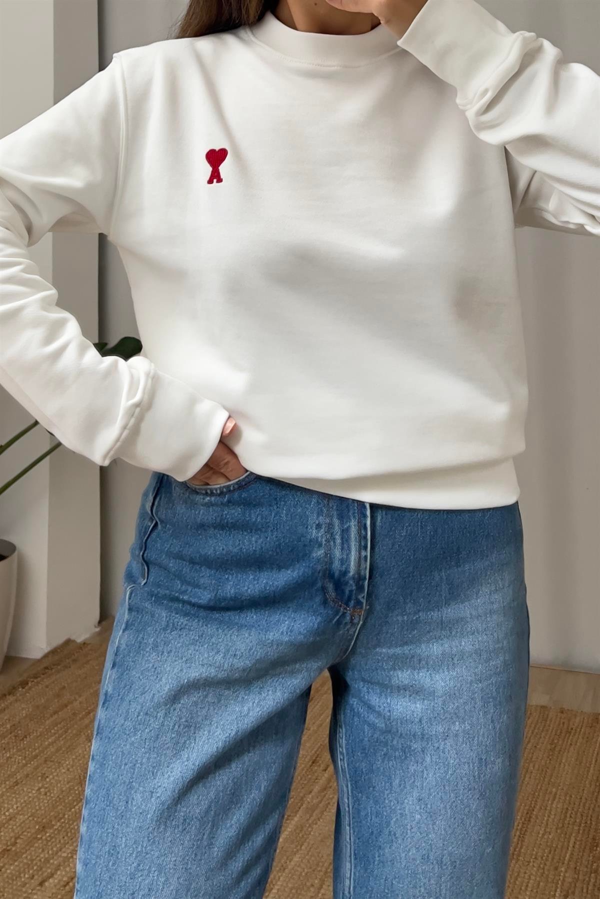 Beyaz Bisiklet Yaka Logolu Sweatshirt uygun fiyatlarda www.butikhola.com adresinde