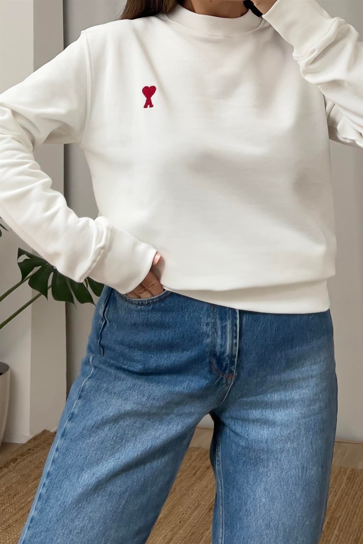 Beyaz Bisiklet Yaka Logolu Sweatshirt uygun fiyatlarda www.butikhola.com adresinde