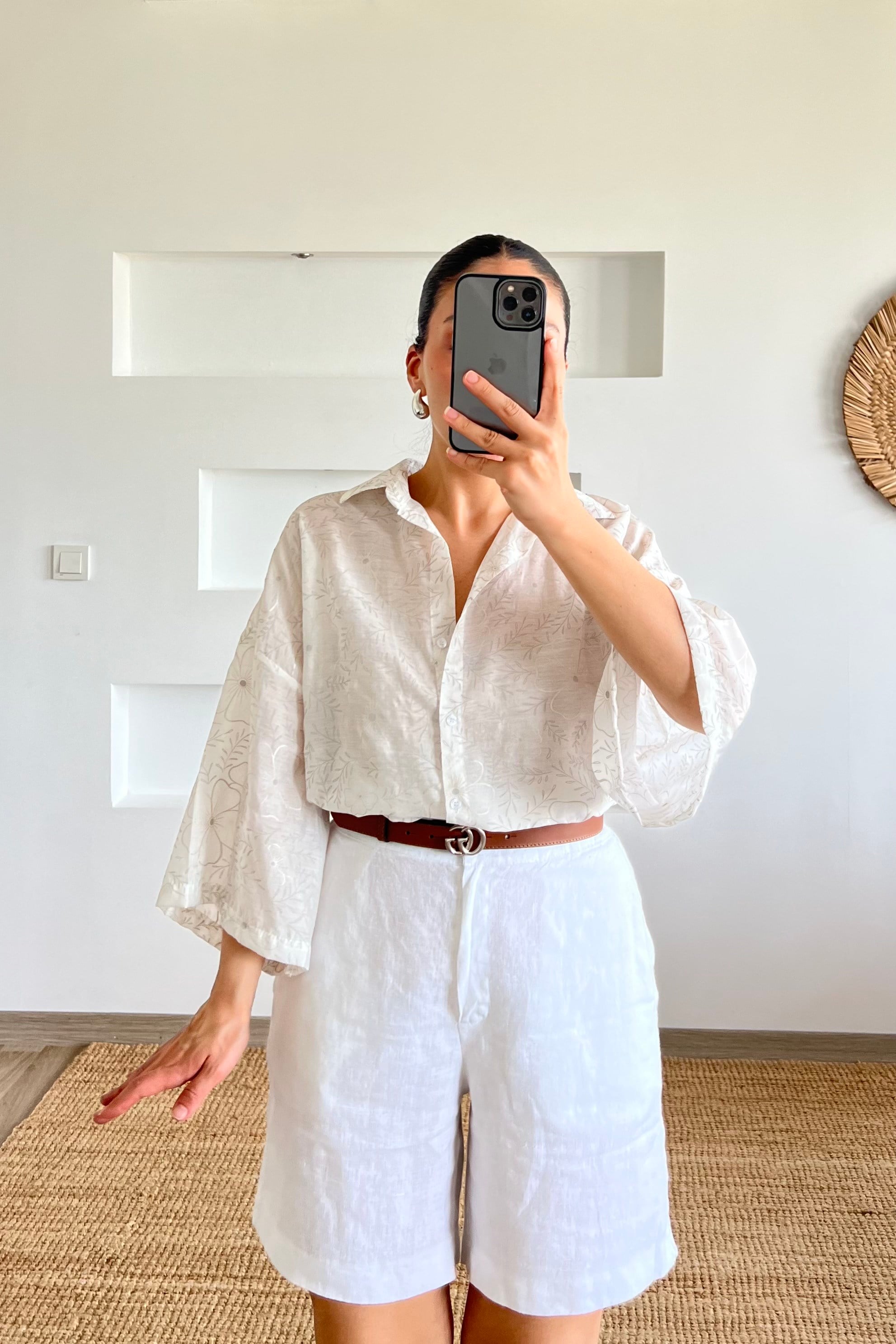 Beyaz Çiçek Desenli Oversize Gömlek uygun fiyatlarda www.butikhola.com adresinde