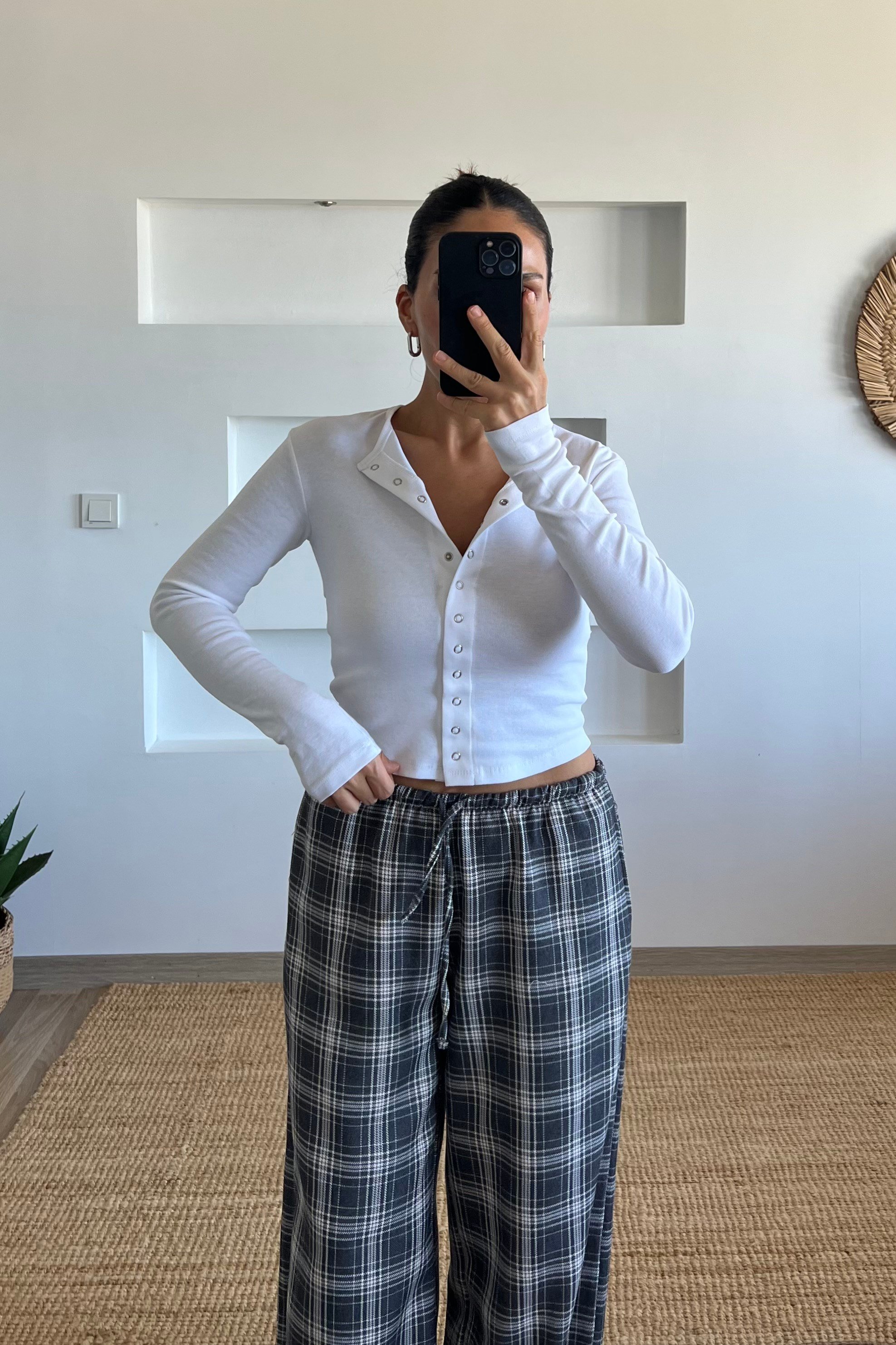 Beyaz Çıtçıtlı Uzun Kollu Bluz uygun fiyatlarda www.butikhola.com adresinde