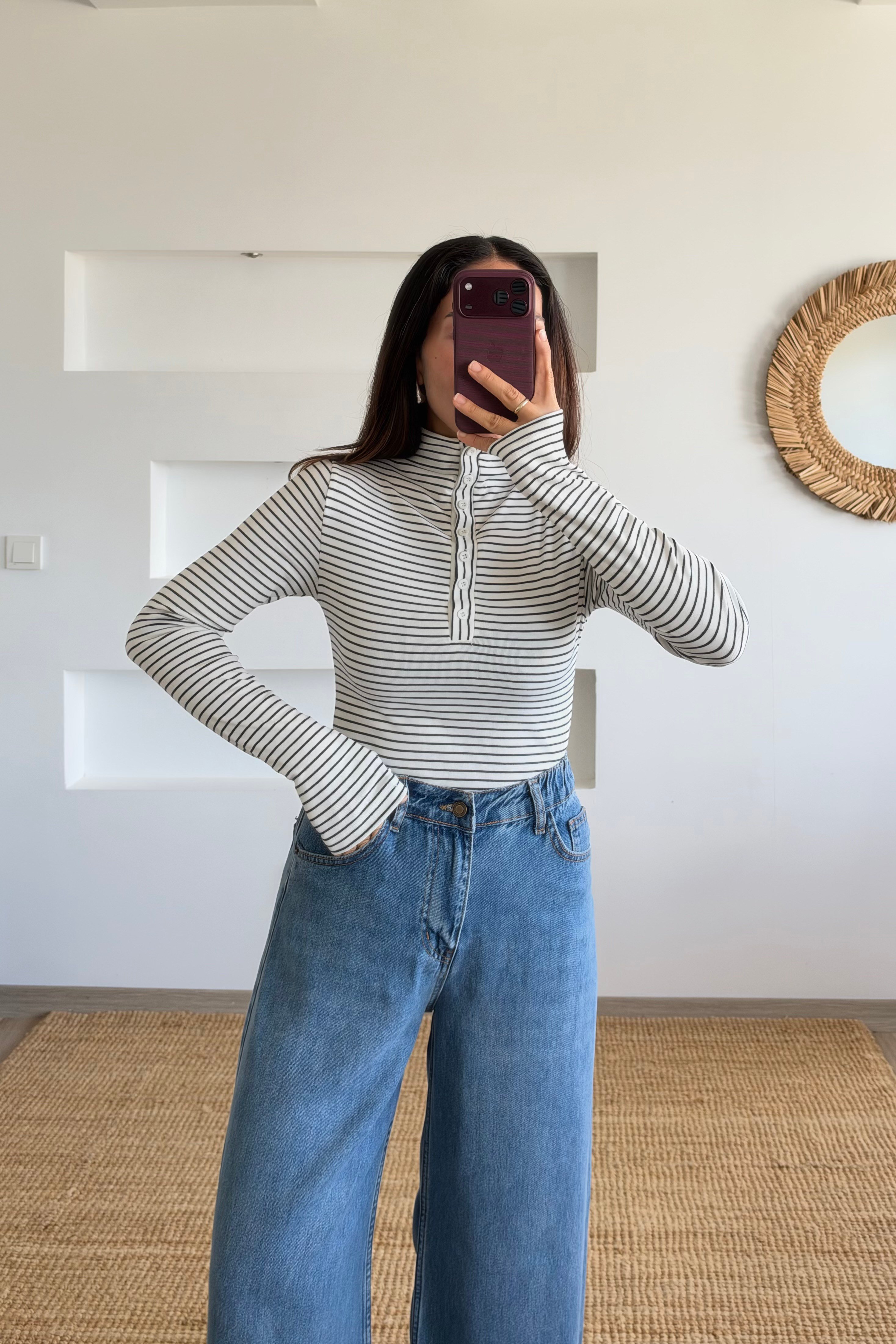 Beyaz Çizgili Düğmeli Dik Yaka Bluz uygun fiyatlarda www.butikhola.com adresinde