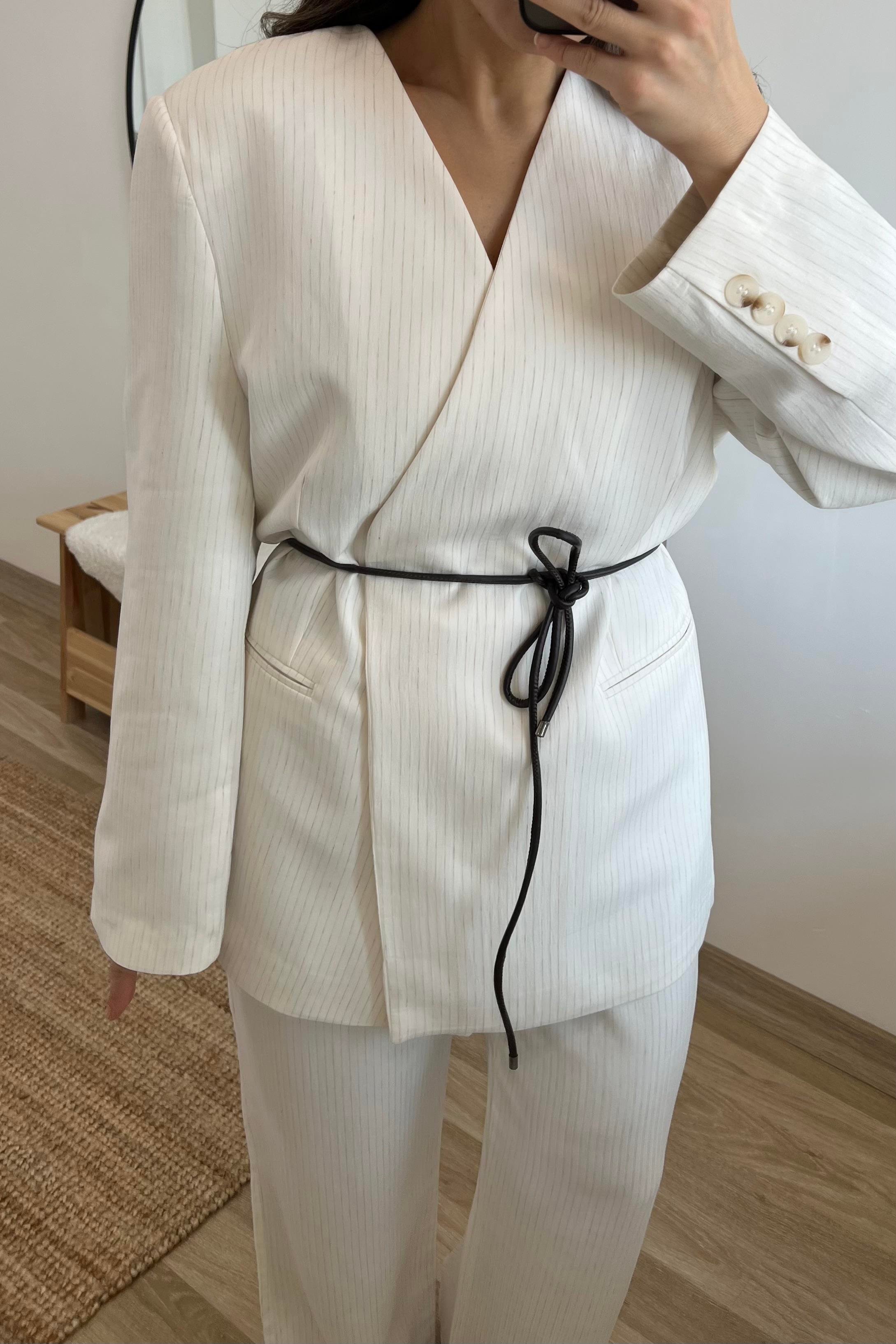 Beyaz Çizgili Kemer Detaylı Oversize Ceket  uygun fiyatlarda www.butikhola.com adresinde