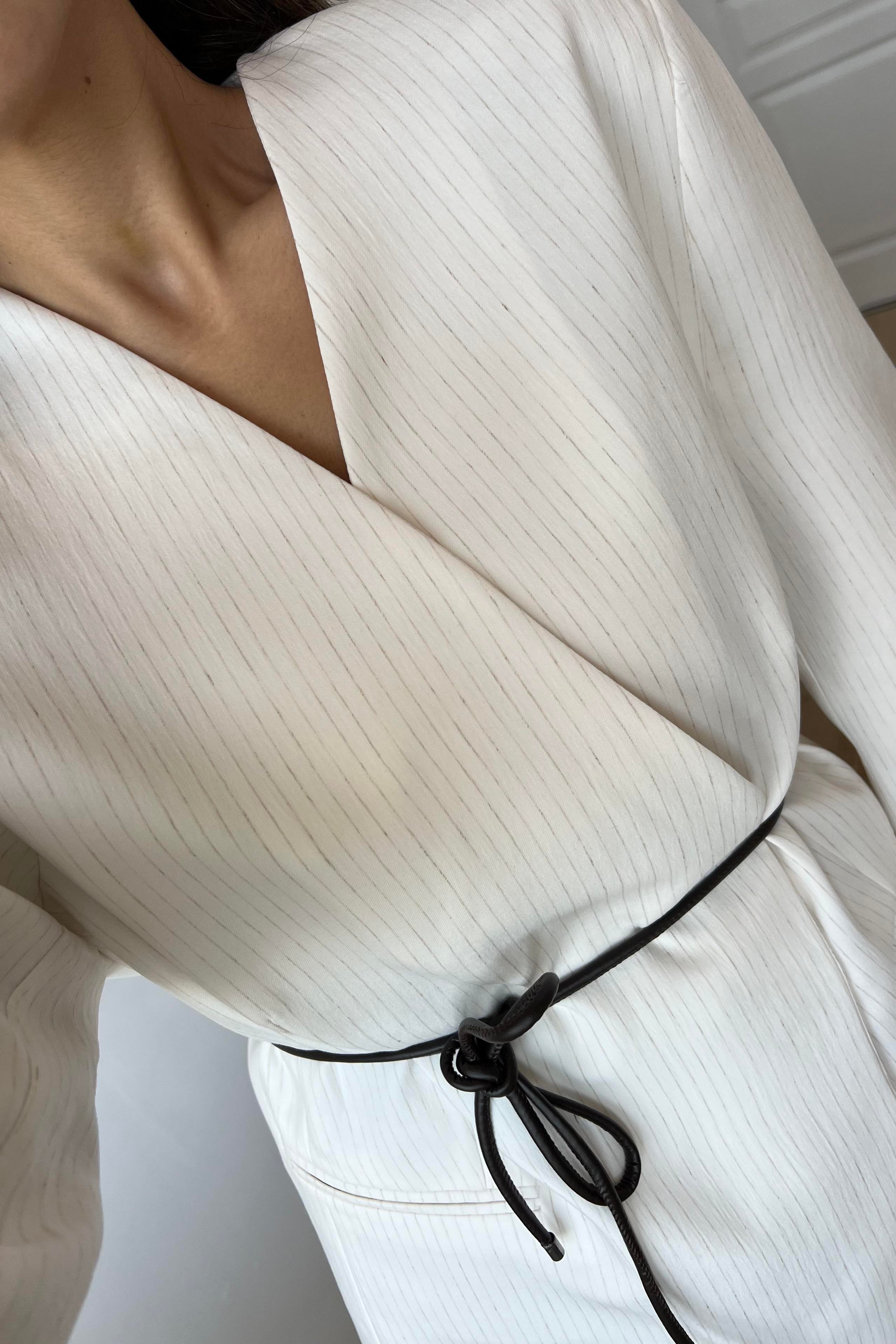 Beyaz Çizgili Kemer Detaylı Oversize Ceket  uygun fiyatlarda www.butikhola.com adresinde