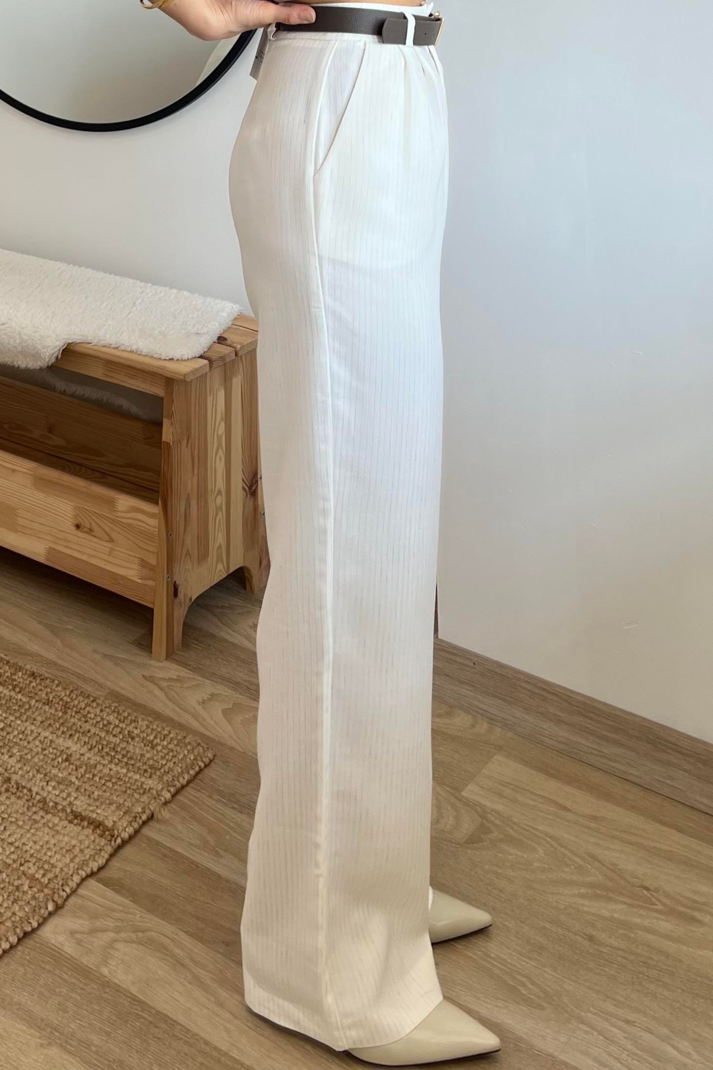 Beyaz Çizgili Kemerli Pantolon uygun fiyatlarda www.butikhola.com adresinde