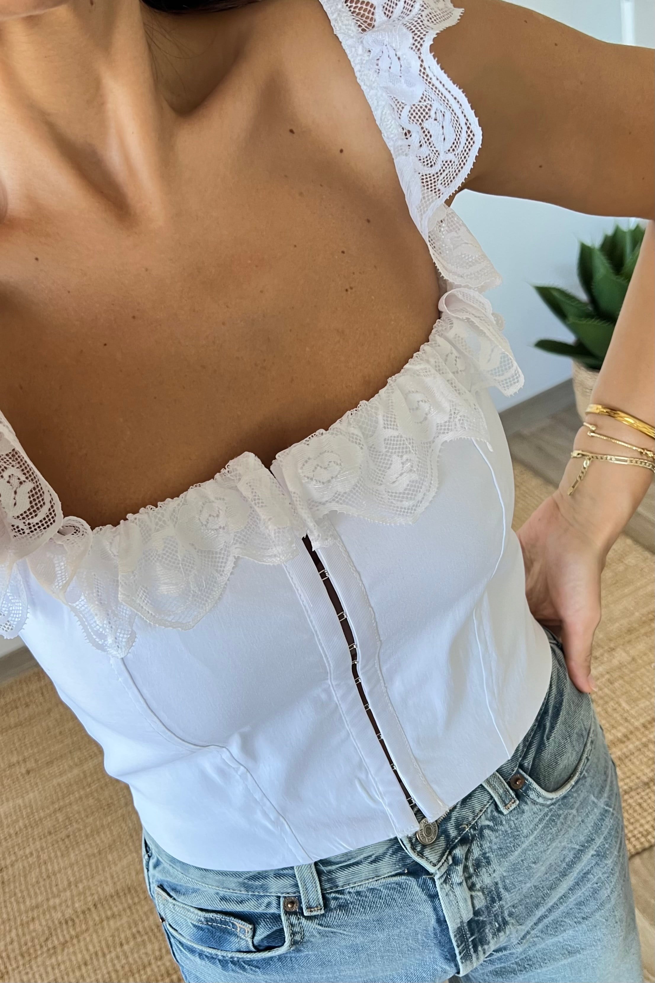 Beyaz Dantel Detaylı Korse Bluz uygun fiyatlarda www.butikhola.com adresinde
