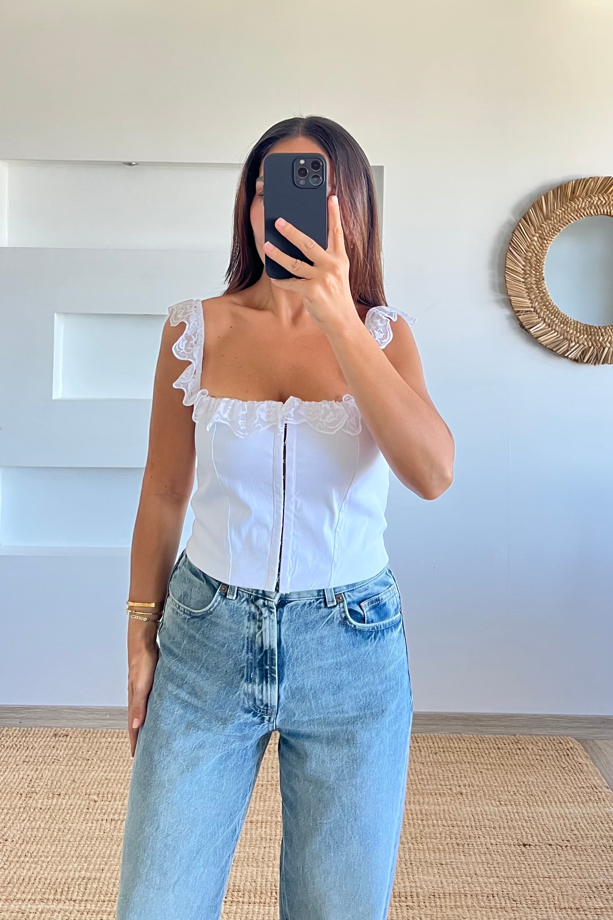 Beyaz Dantel Detaylı Korse Bluz uygun fiyatlarda www.butikhola.com adresinde