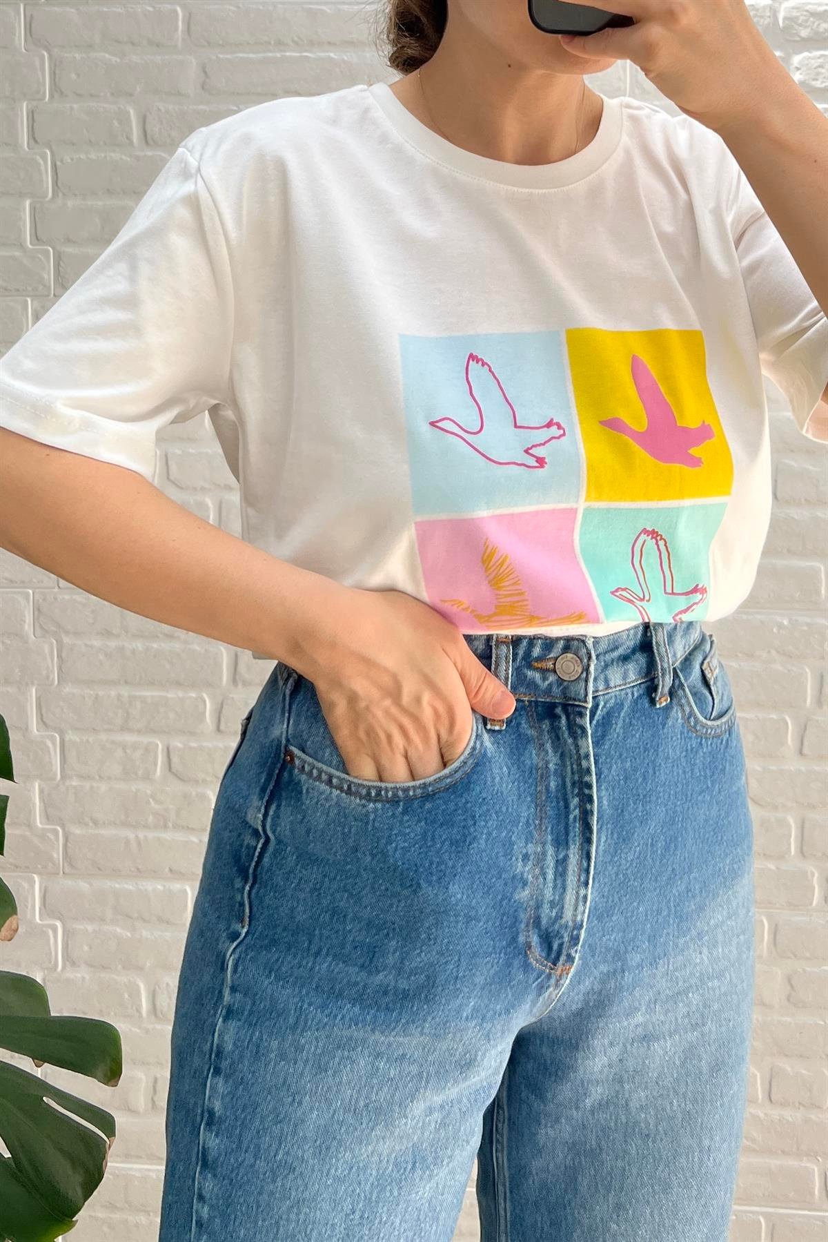 Beyaz Dört Kuşlu Tshirt uygun fiyatlarda www.butikhola.com adresinde