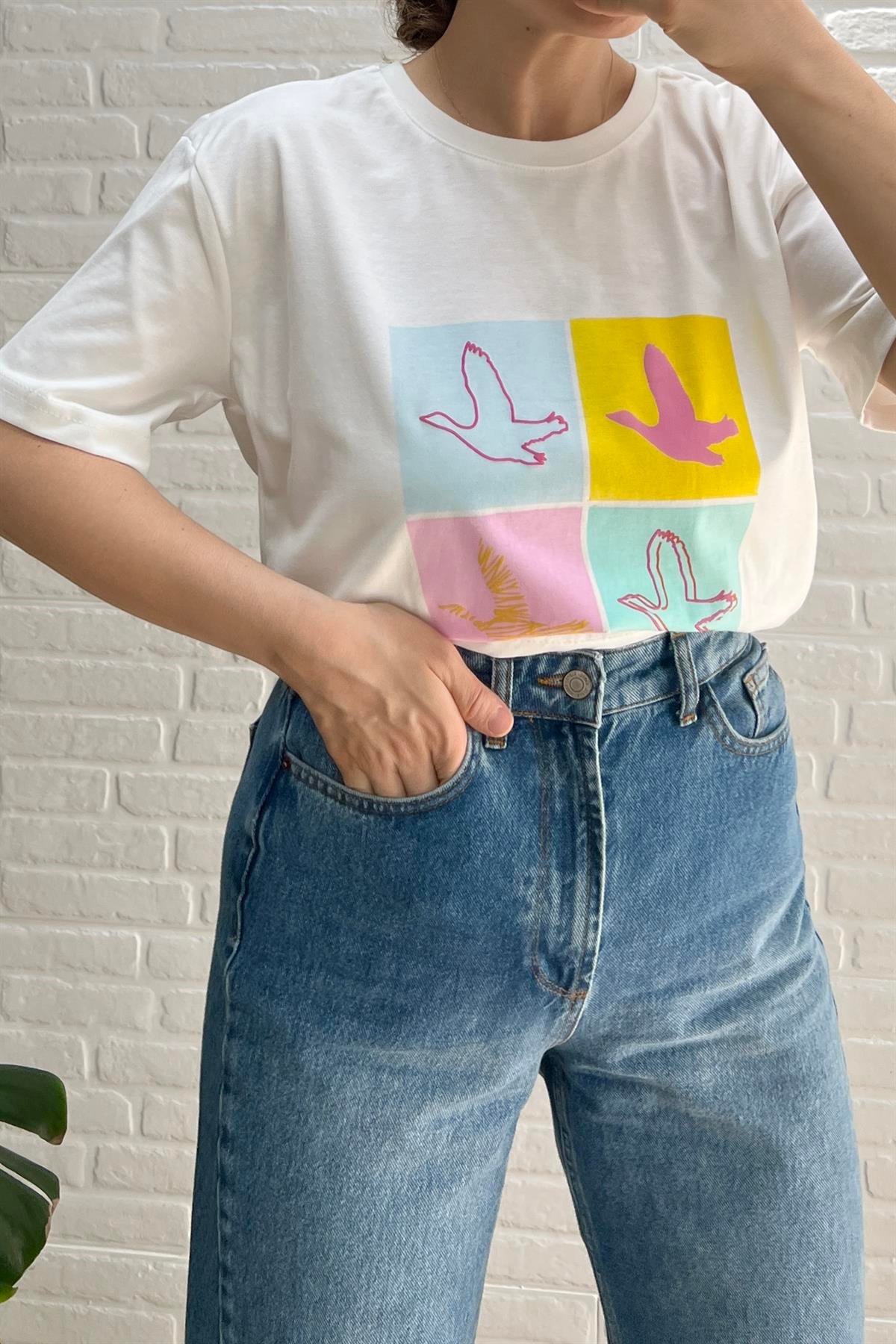 Beyaz Dört Kuşlu Tshirt uygun fiyatlarda www.butikhola.com adresinde