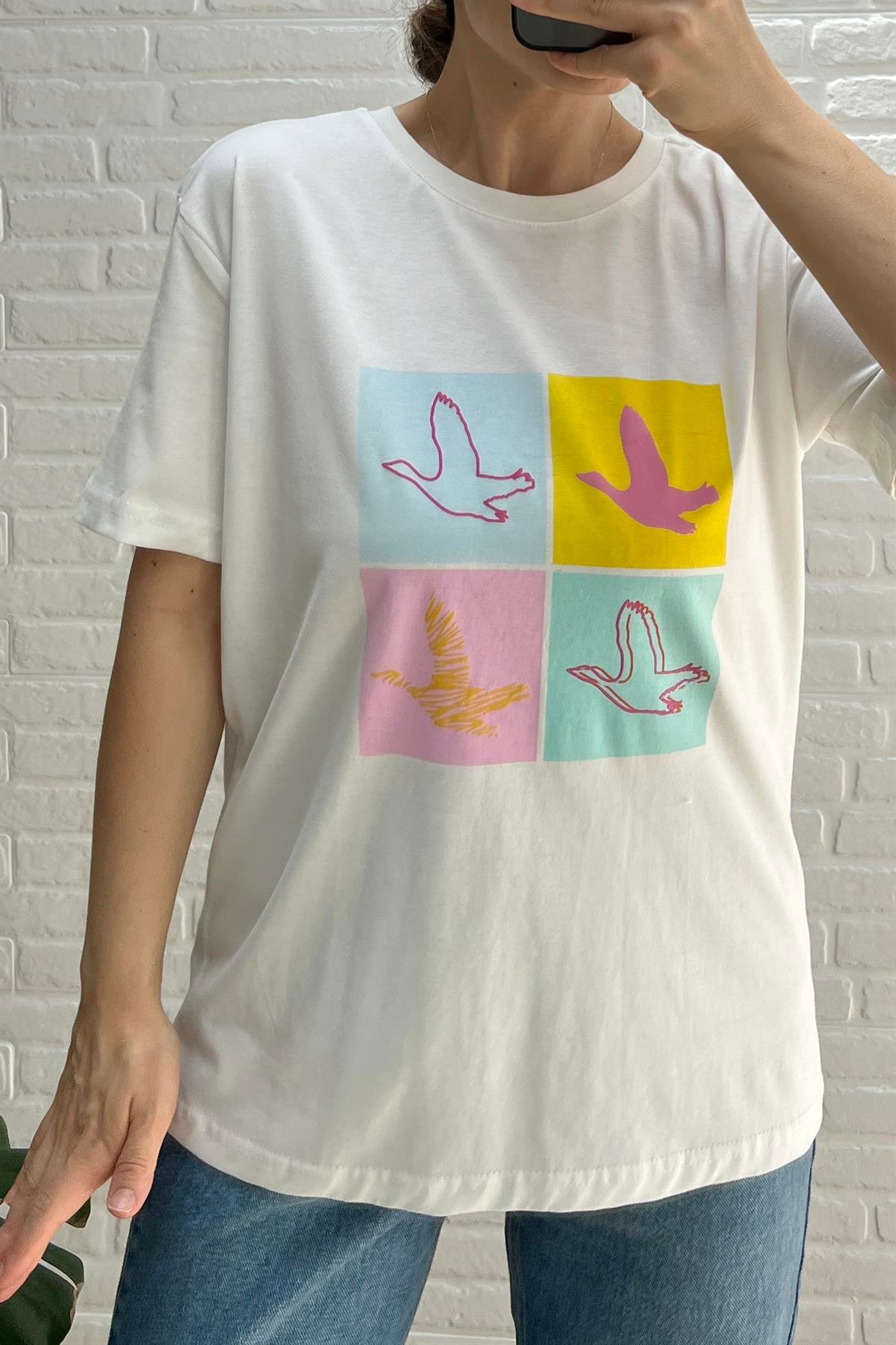 Beyaz Dört Kuşlu Tshirt uygun fiyatlarda www.butikhola.com adresinde