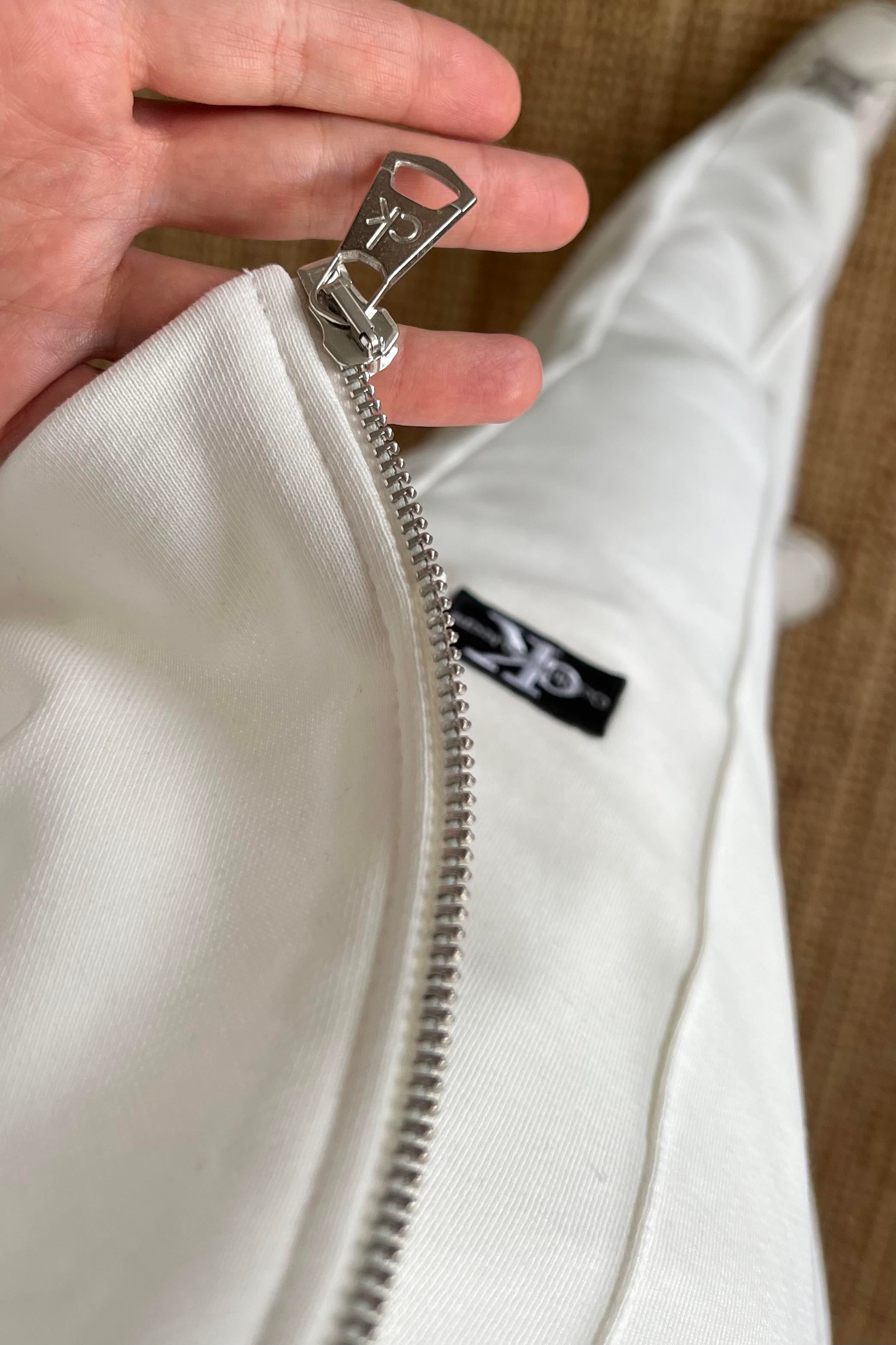 Beyaz Fermuarlı Bomber Sweatshirt uygun fiyatlarda www.butikhola.com adresinde