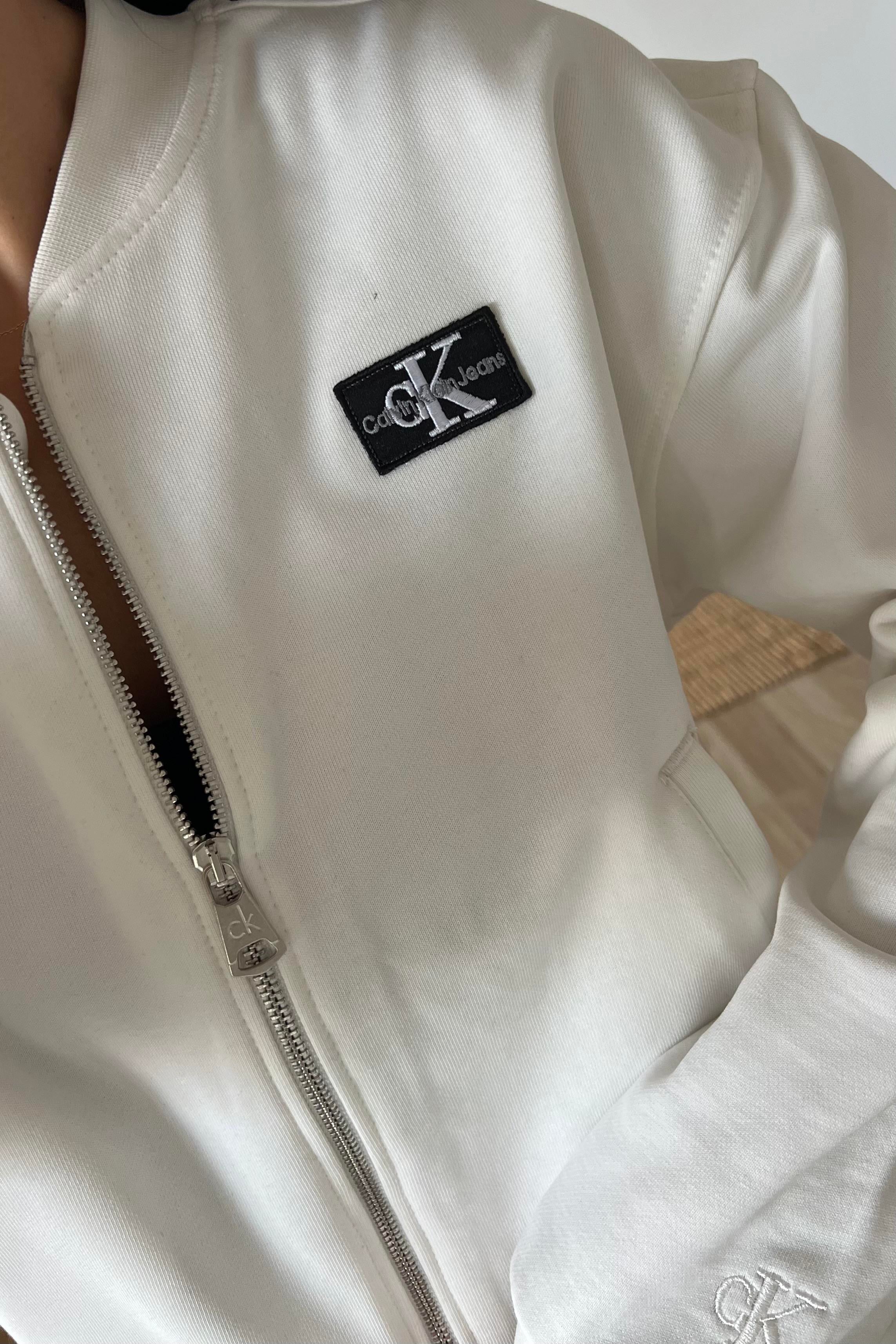 Beyaz Fermuarlı Bomber Sweatshirt uygun fiyatlarda www.butikhola.com adresinde