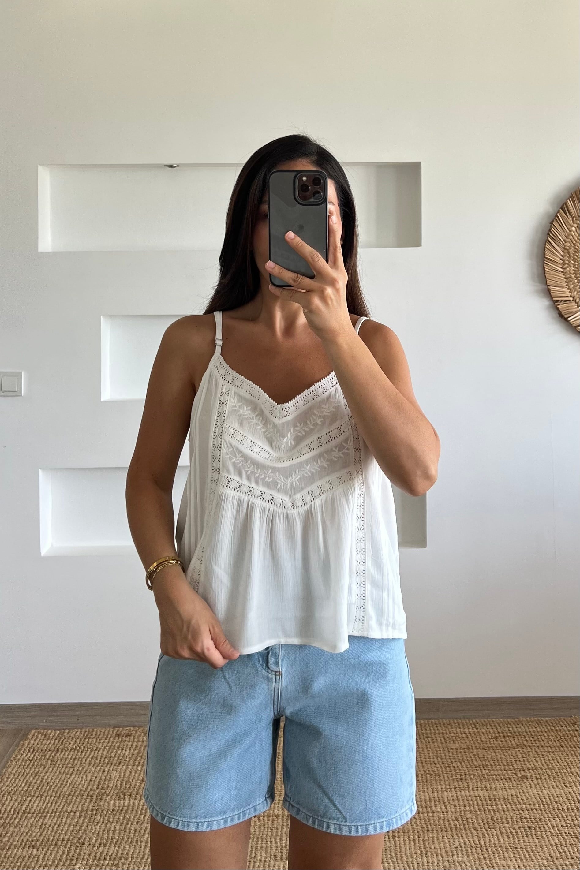 Beyaz Fisto Detaylı Askılı Bluz uygun fiyatlarda www.butikhola.com adresinde