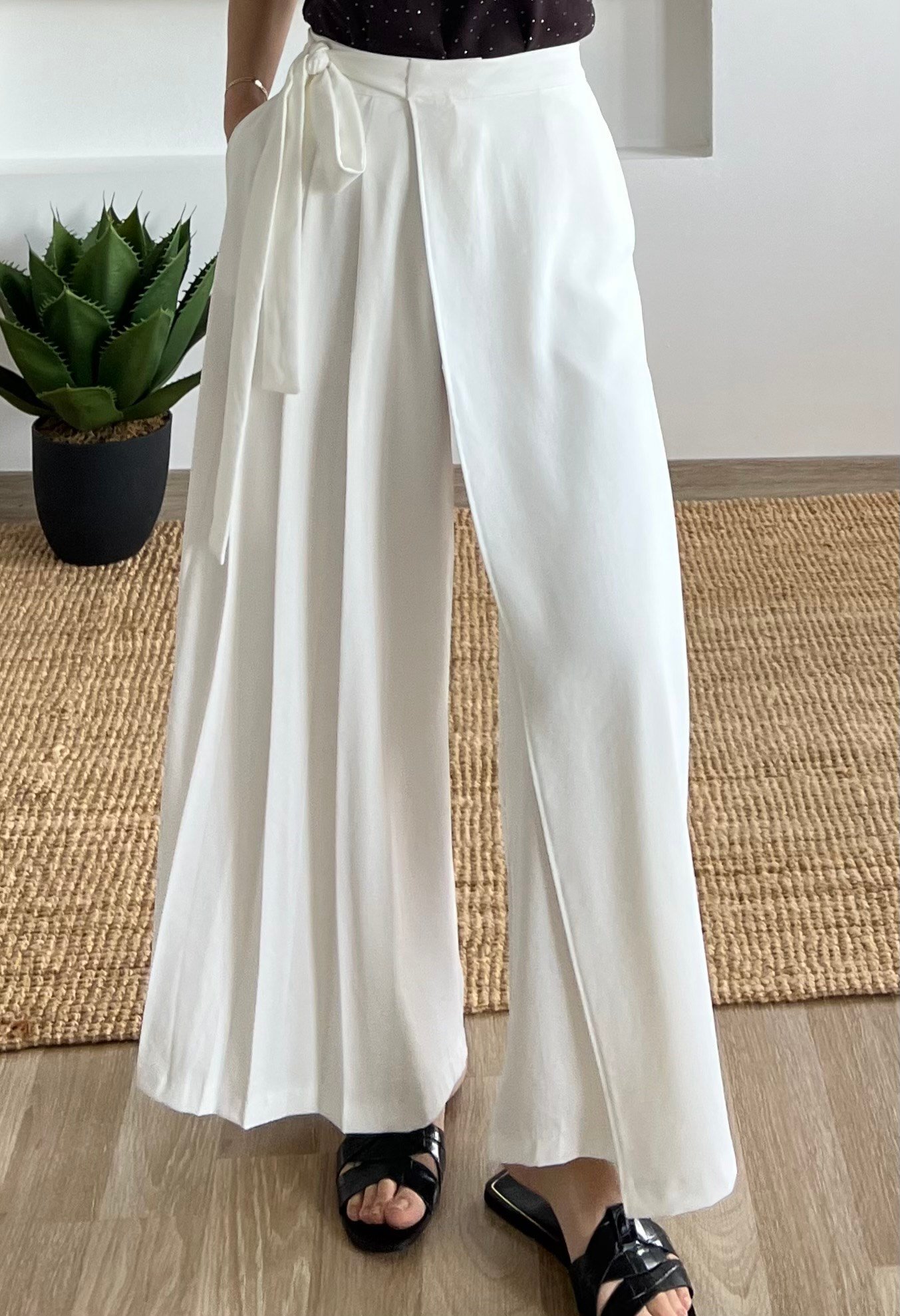 Beyaz Kendinden Kuşaklı Pileli Pantolon uygun fiyatlarda www.butikhola.com adresinde