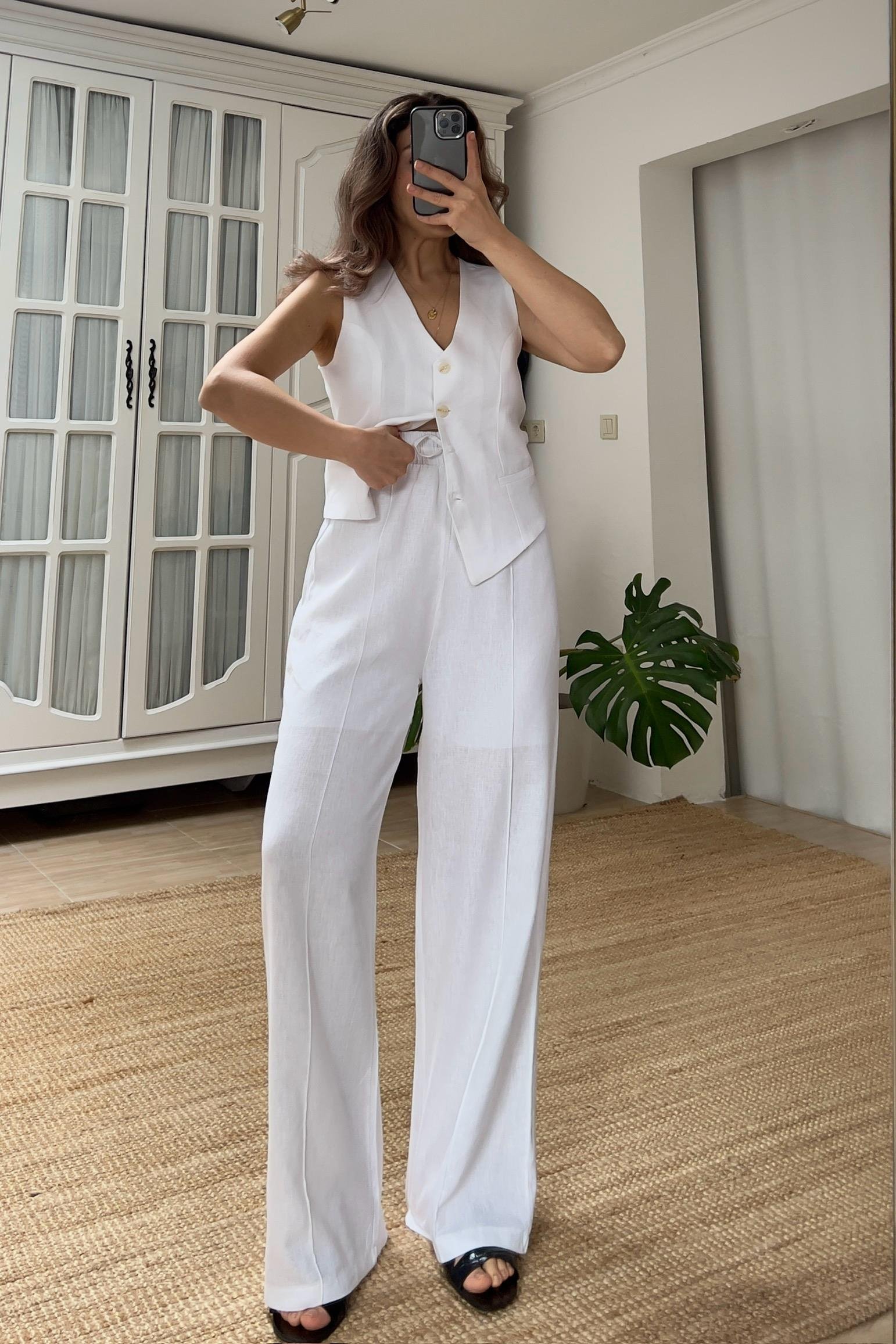 Beyaz Keten Yelek Pantolon Takım uygun fiyatlarda www.butikhola.com adresinde