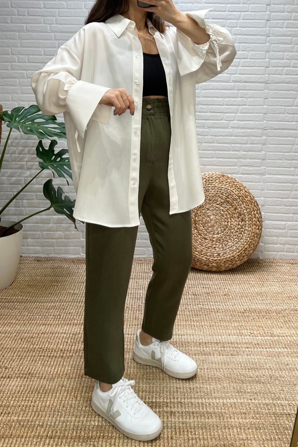 Beyaz Kolu Bağlama Detaylı Tensel Gömlek uygun fiyatlarda www.butikhola.com adresinde