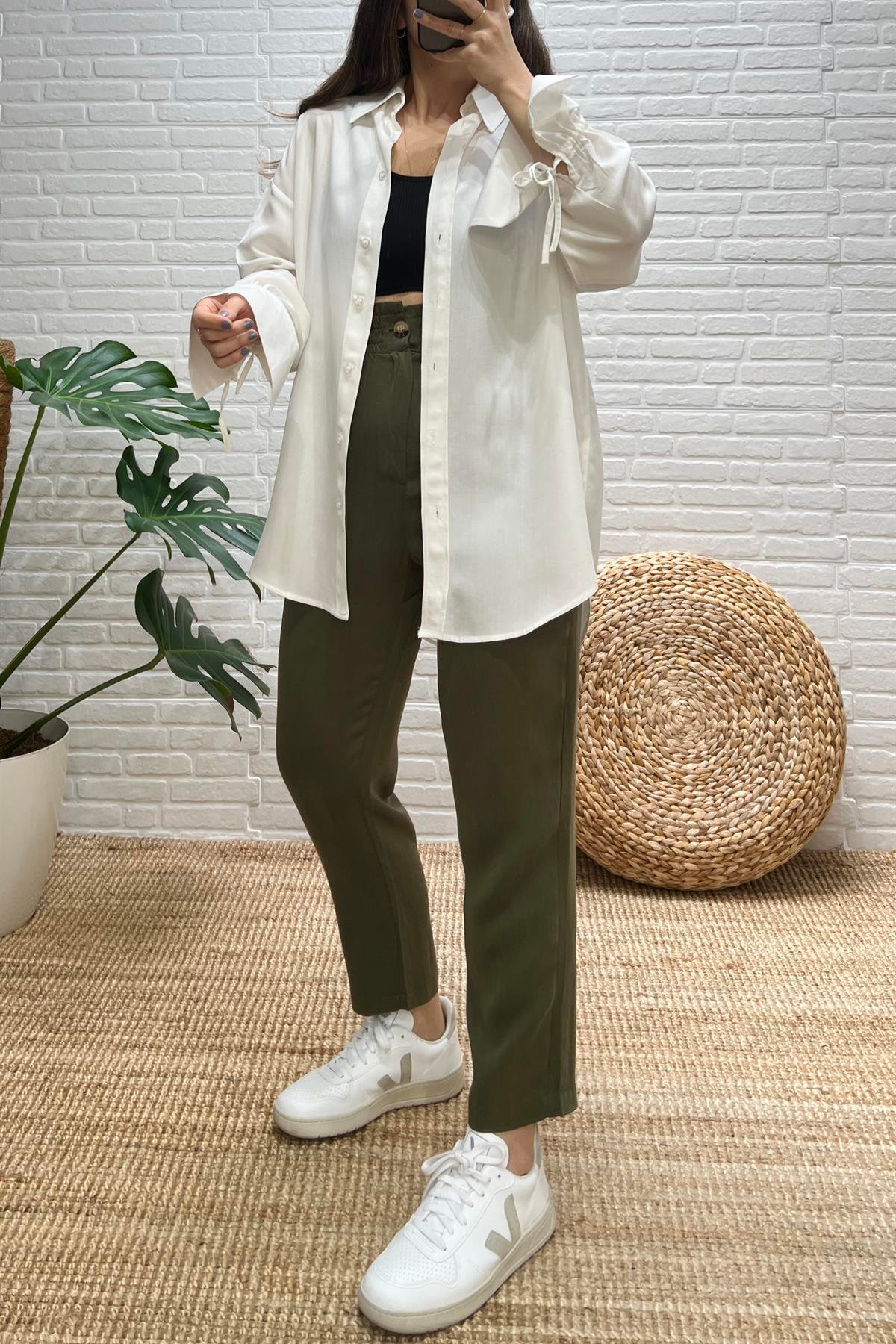 Beyaz Kolu Bağlama Detaylı Tensel Gömlek uygun fiyatlarda www.butikhola.com adresinde