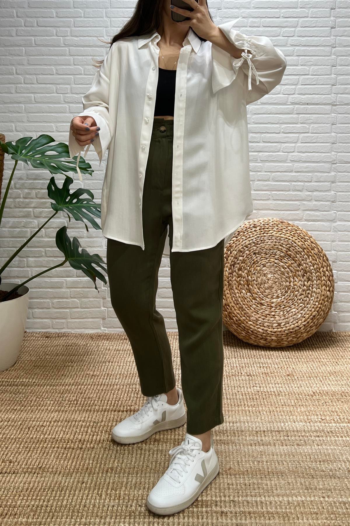 Beyaz Kolu Bağlama Detaylı Tensel Gömlek uygun fiyatlarda www.butikhola.com adresinde