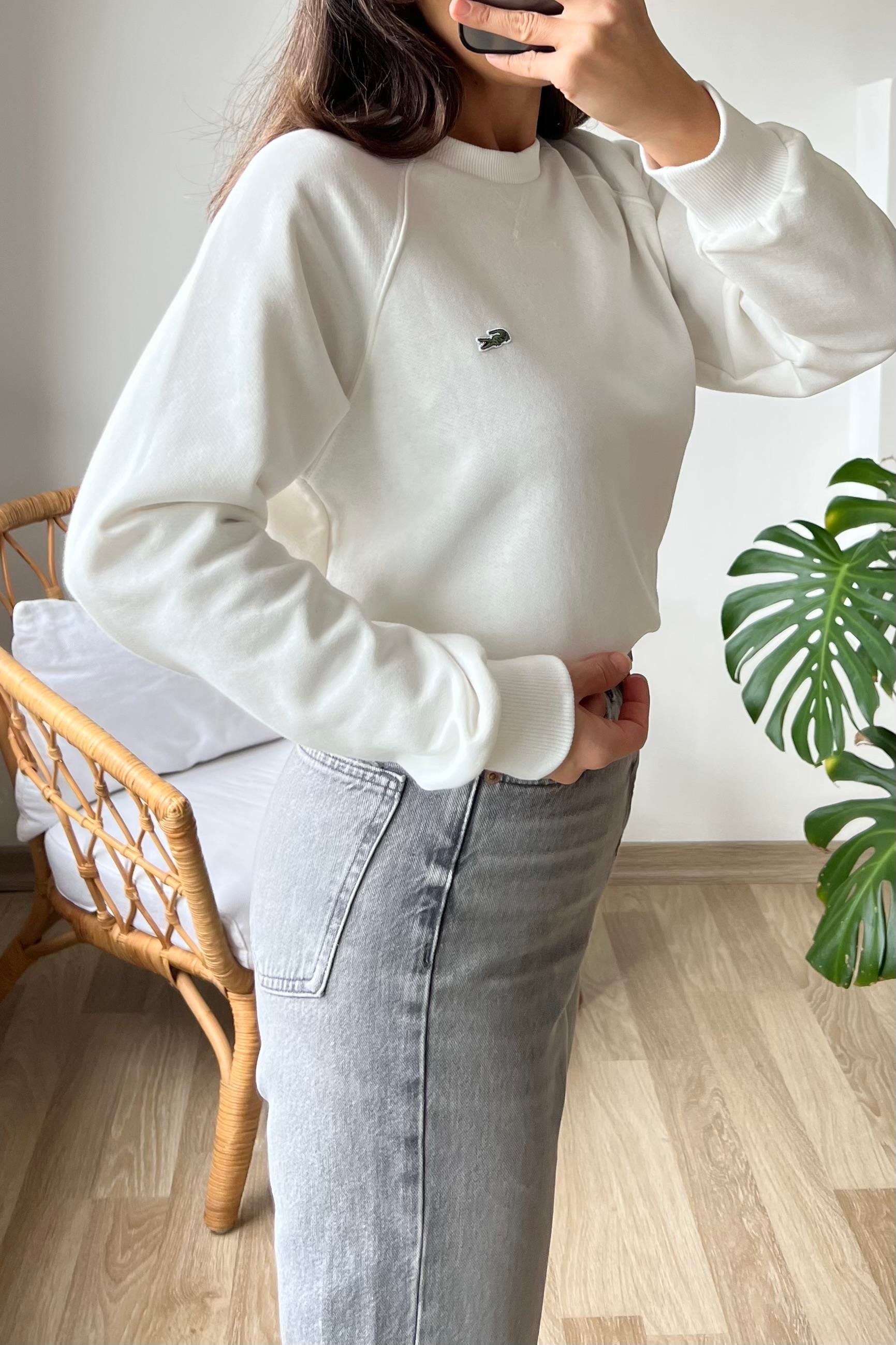 Beyaz Logo Nakışlı Yaka Detaylı Sweatshirt uygun fiyatlarda www.butikhola.com adresinde