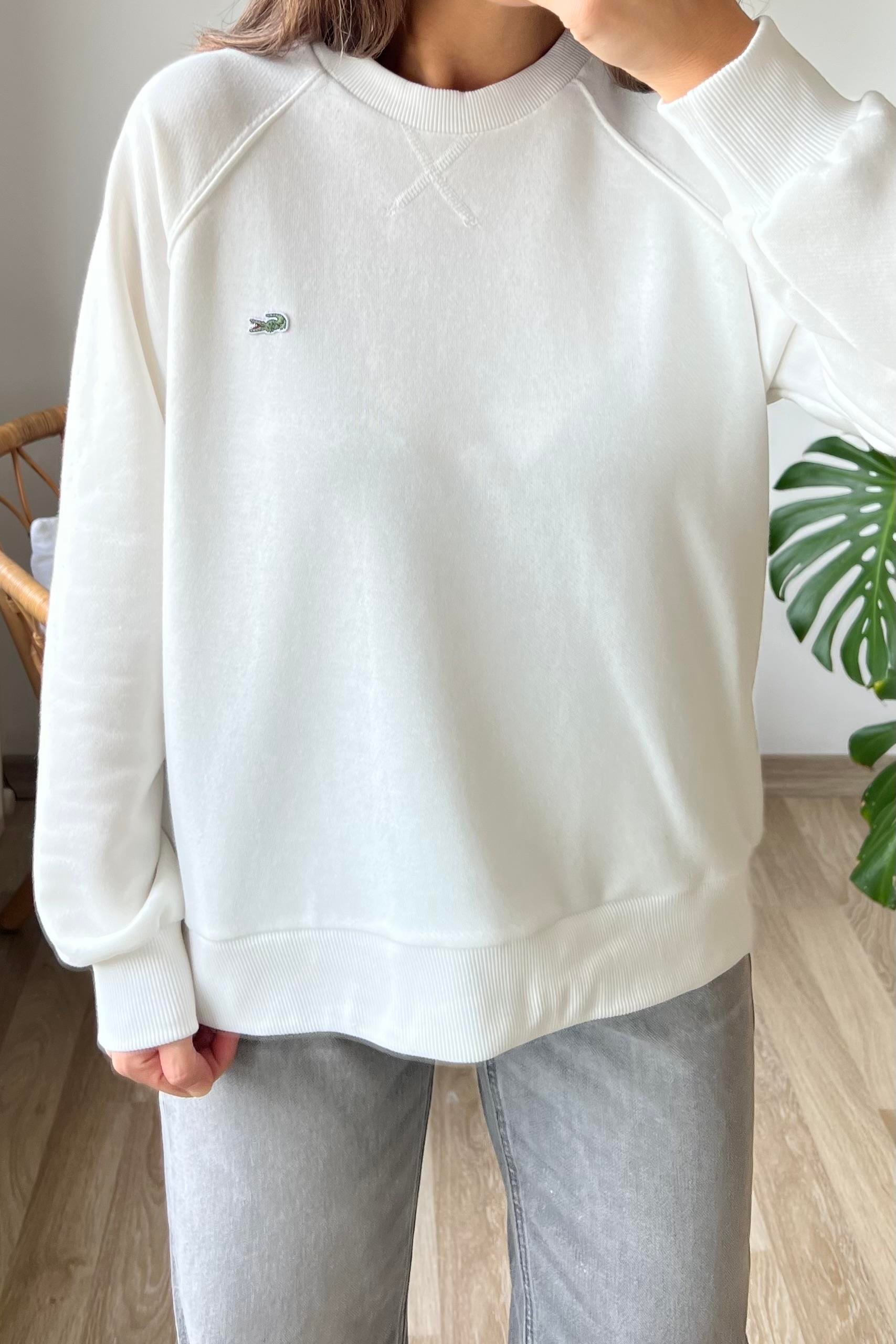 Beyaz Logo Nakışlı Yaka Detaylı Sweatshirt uygun fiyatlarda www.butikhola.com adresinde