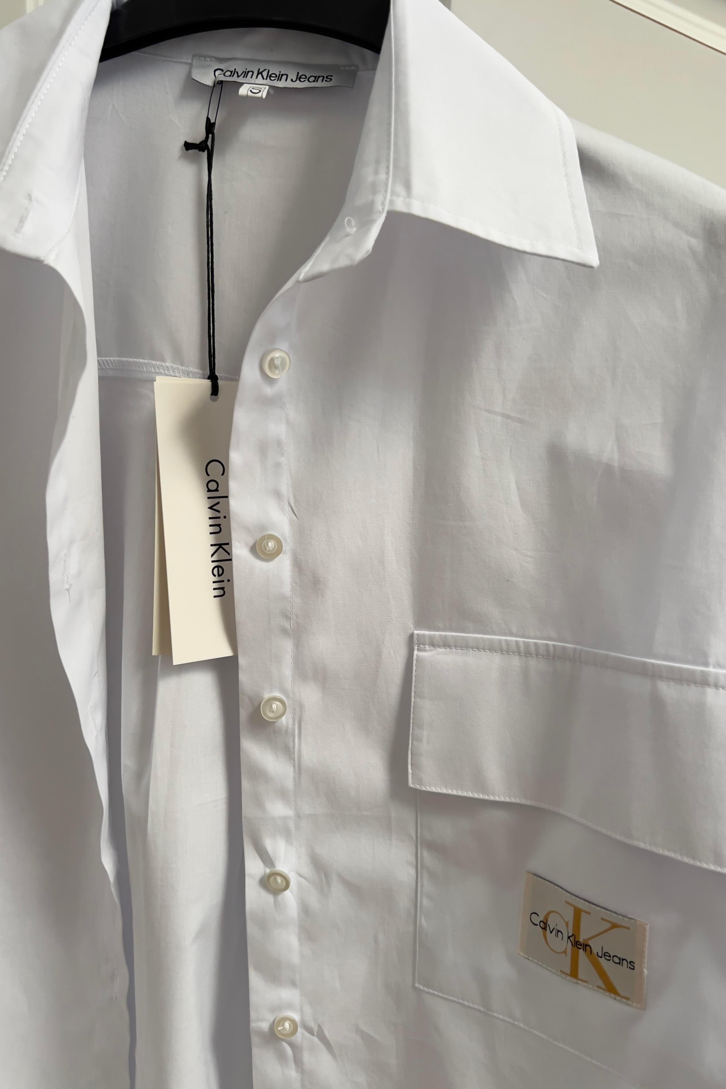 Beyaz Logolu Oversize Poplin Gömlek  uygun fiyatlarda www.butikhola.com adresinde