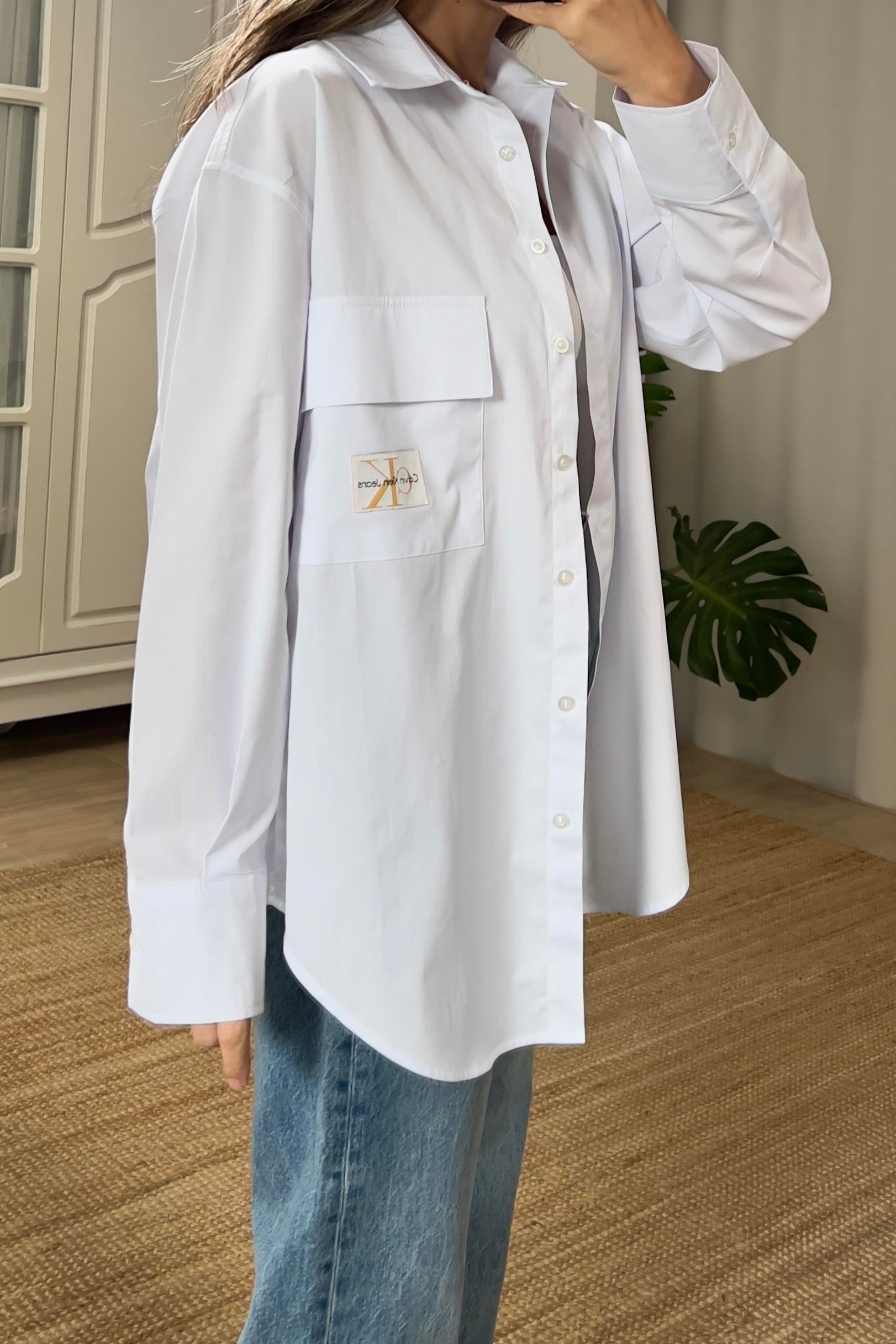 Beyaz Logolu Oversize Poplin Gömlek  uygun fiyatlarda www.butikhola.com adresinde
