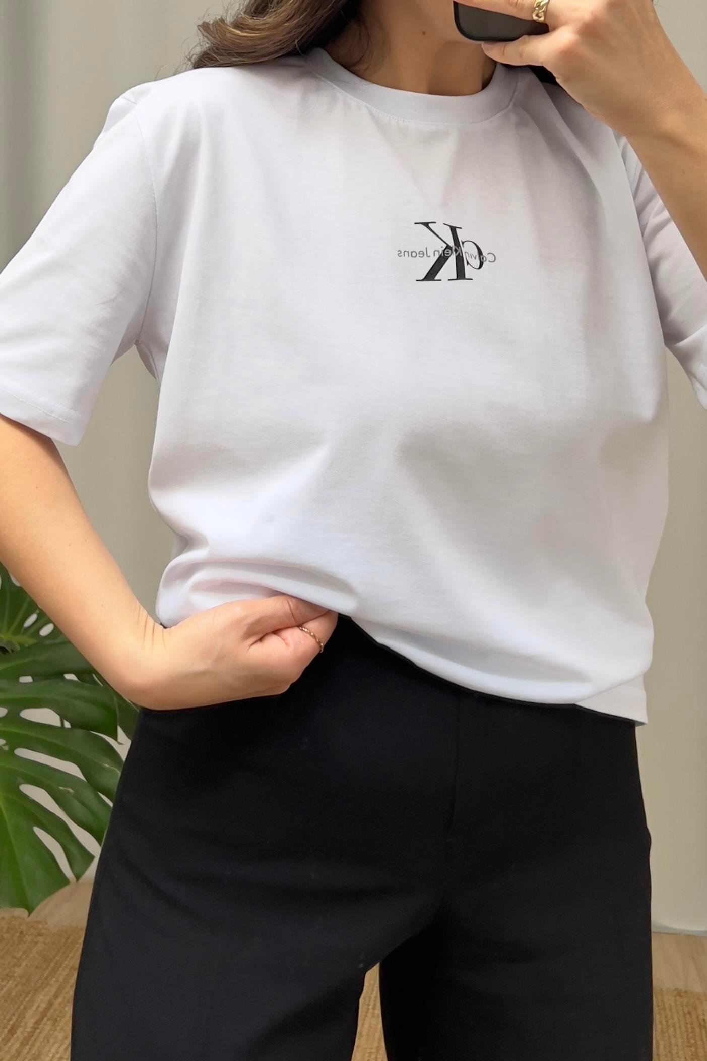 Beyaz Logolu Tshirt uygun fiyatlarda www.butikhola.com adresinde