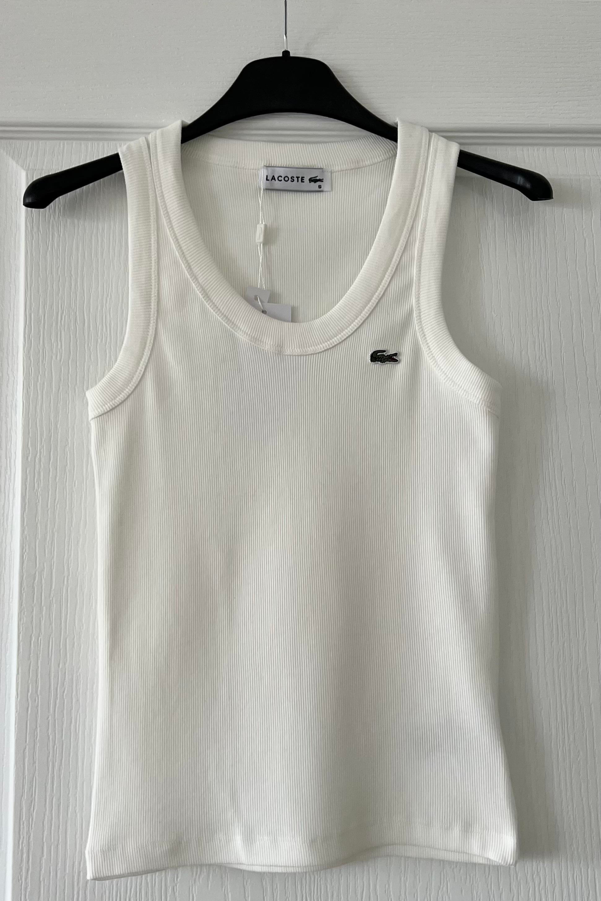 Beyaz Mini Logolu Kolsuz Tshirt uygun fiyatlarda www.butikhola.com adresinde
