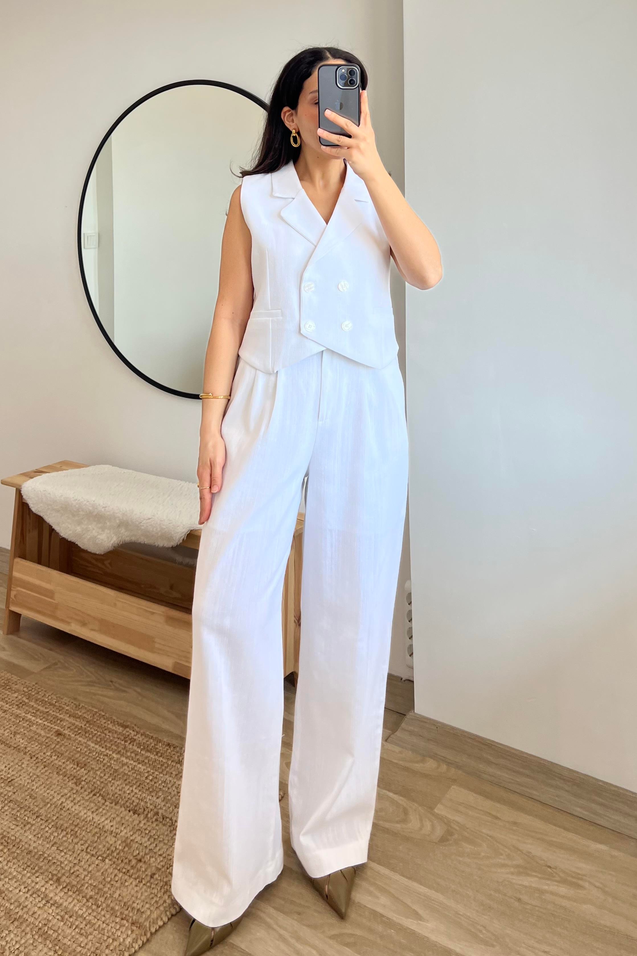 Beyaz Minimal Yelek Pantolon Takım uygun fiyatlarda www.butikhola.com adresinde