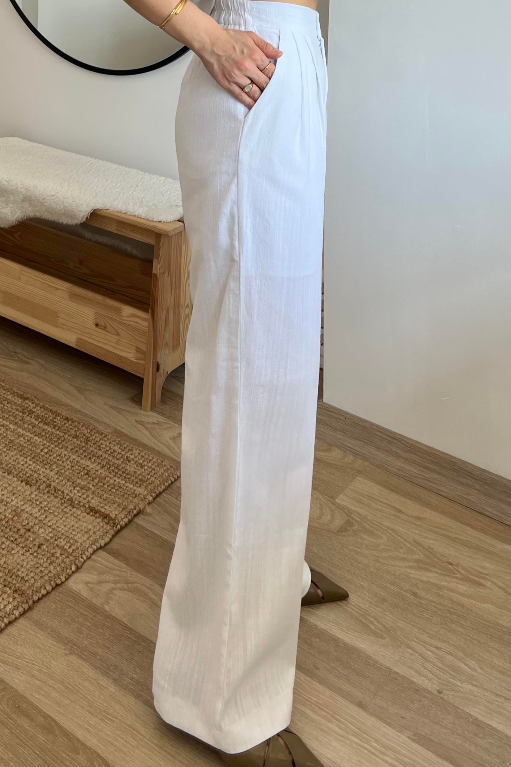 Beyaz Minimal Yelek Pantolon Takım uygun fiyatlarda www.butikhola.com adresinde