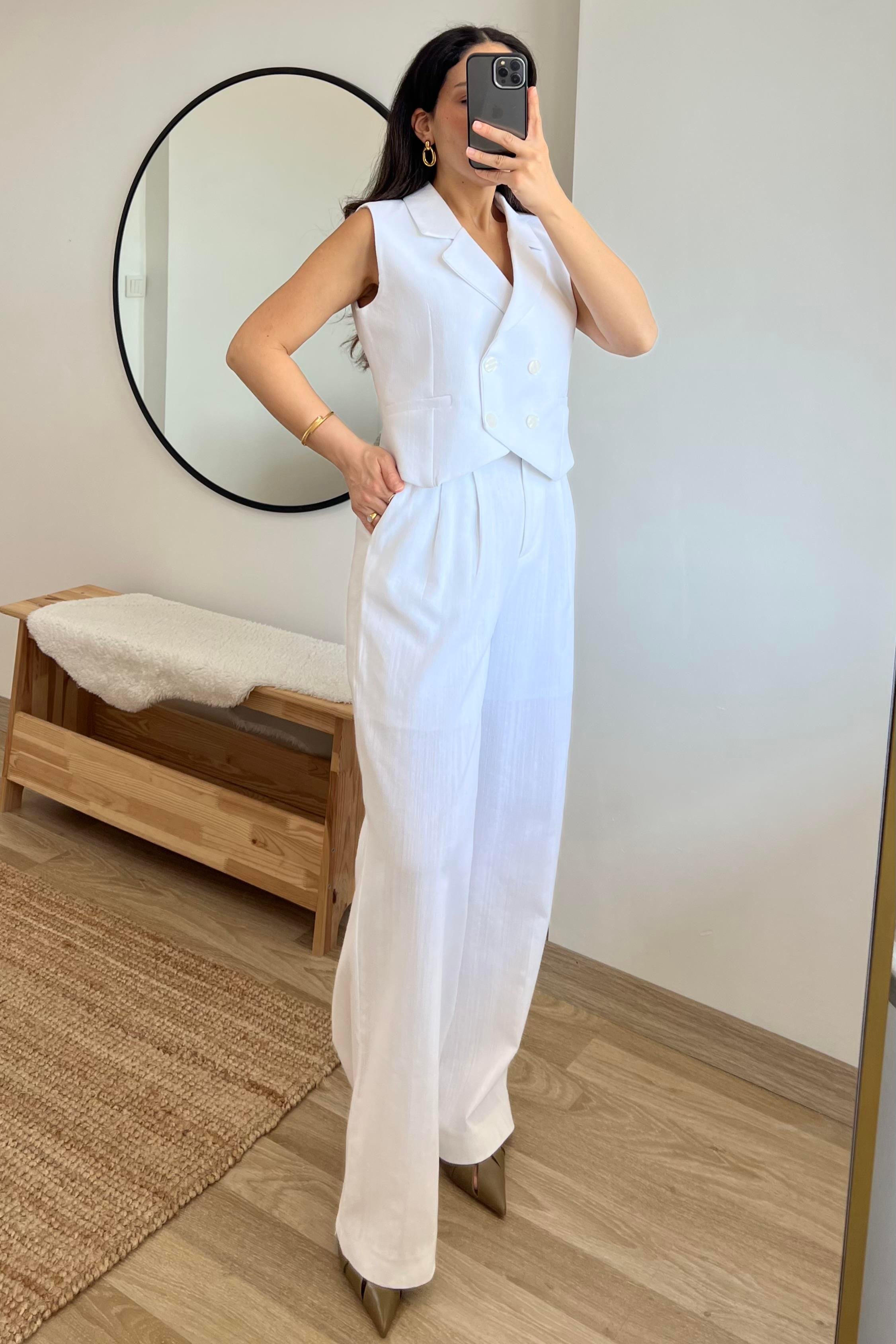 Beyaz Minimal Yelek Pantolon Takım uygun fiyatlarda www.butikhola.com adresinde