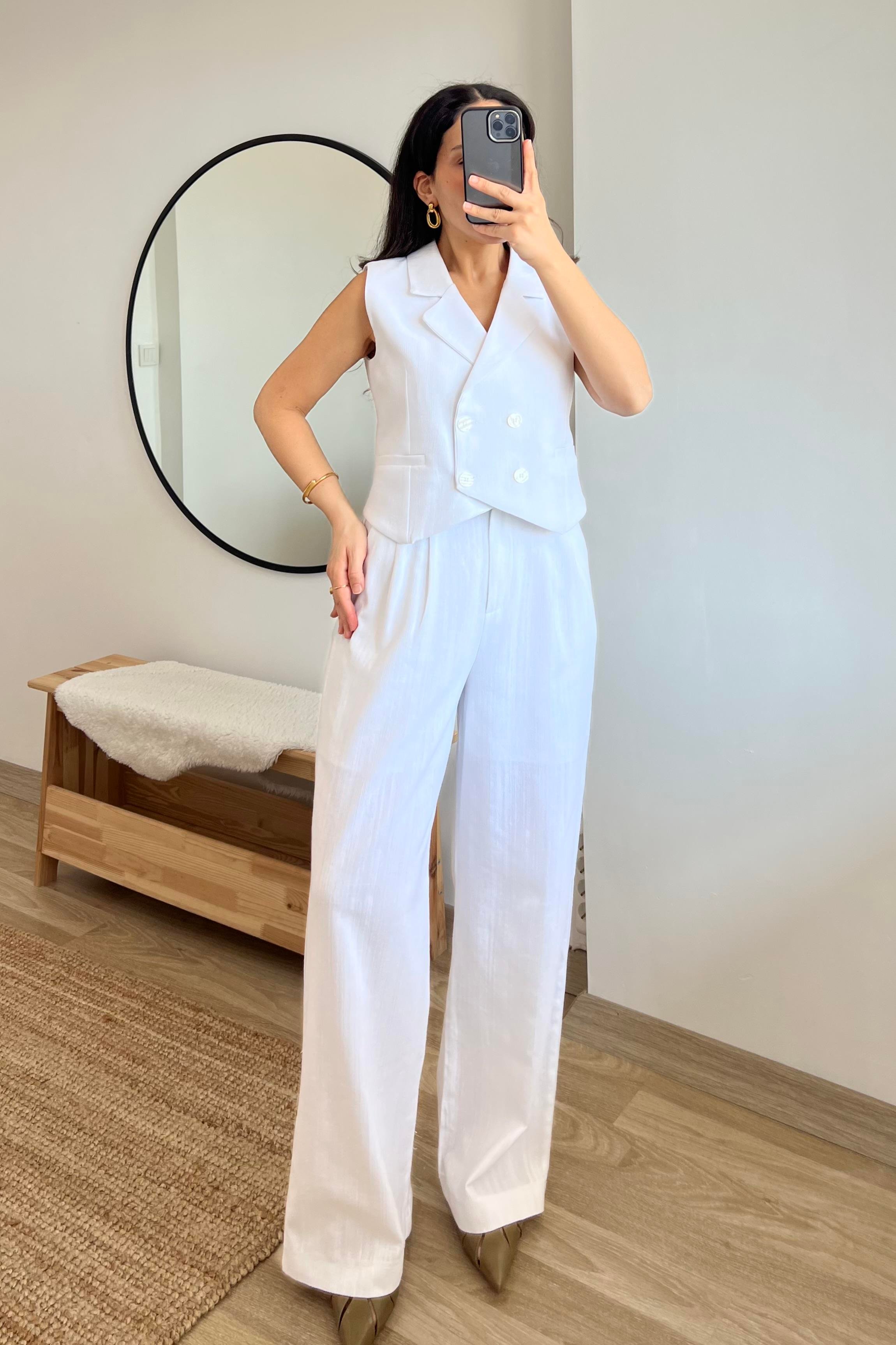 Beyaz Minimal Yelek Pantolon Takım uygun fiyatlarda www.butikhola.com adresinde