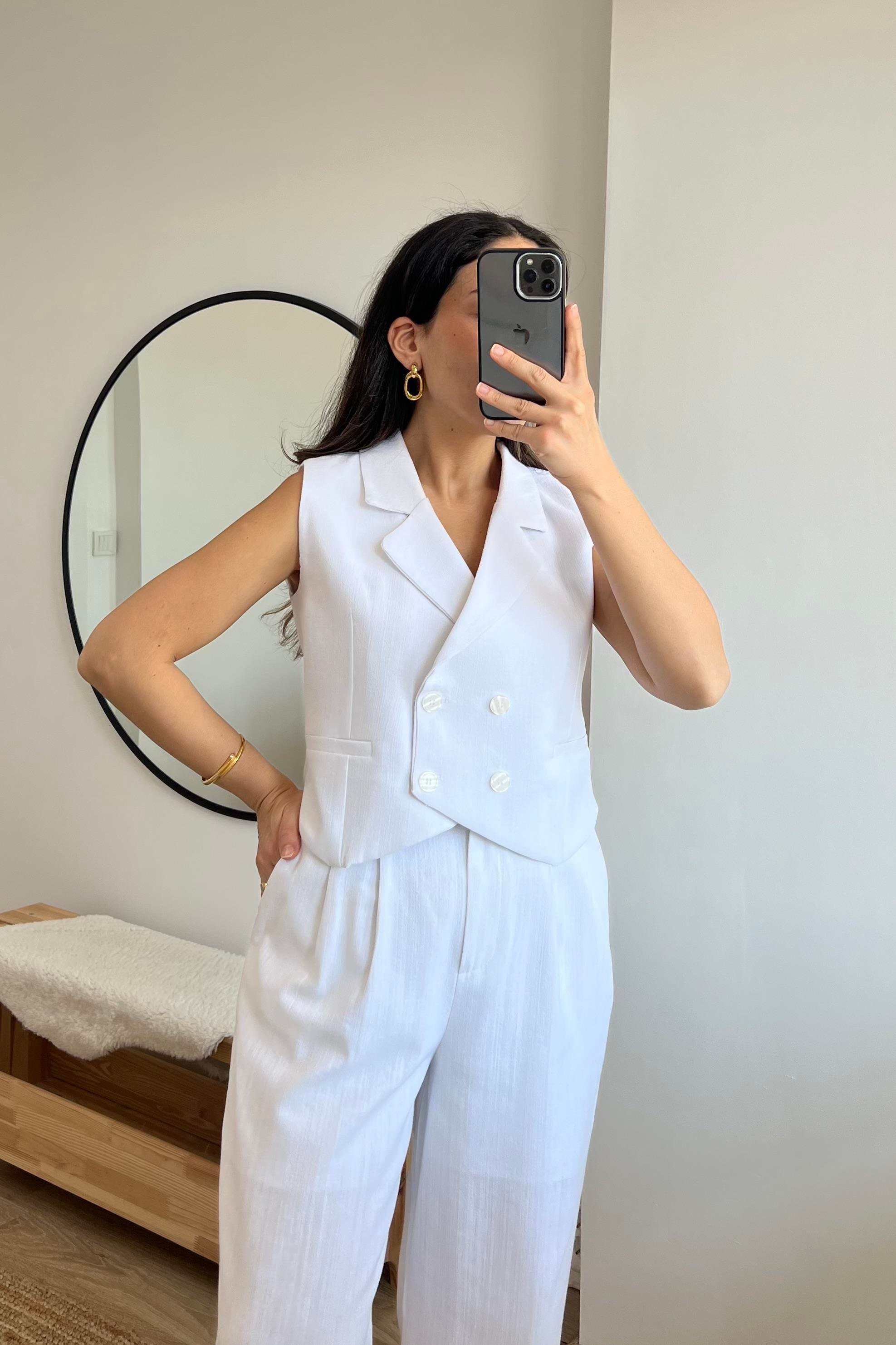 Beyaz Minimal Yelek Pantolon Takım uygun fiyatlarda www.butikhola.com adresinde