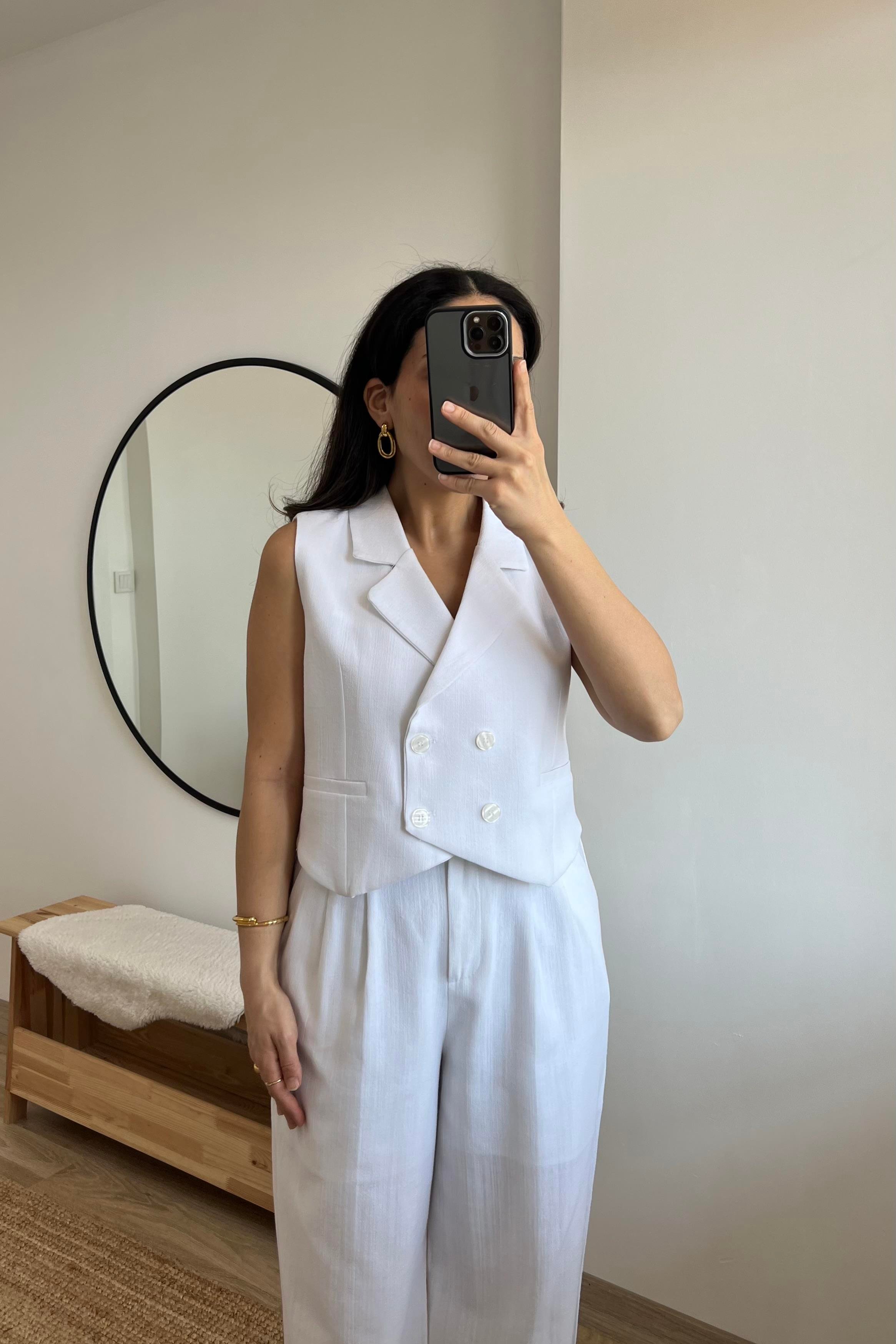 Beyaz Minimal Yelek Pantolon Takım uygun fiyatlarda www.butikhola.com adresinde