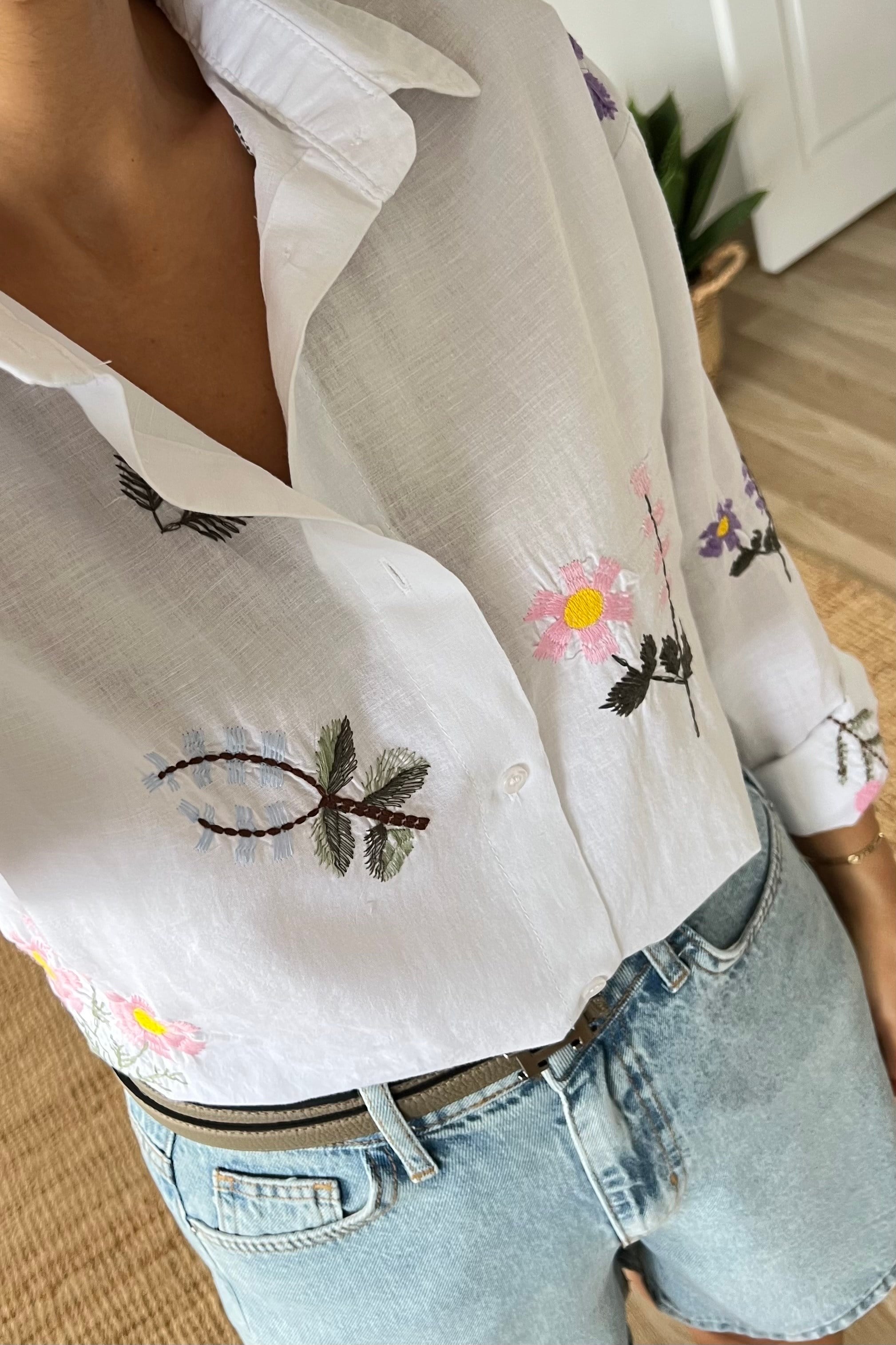 Beyaz Nakış İşlemeli Tasarım Gömlek uygun fiyatlarda www.butikhola.com adresinde