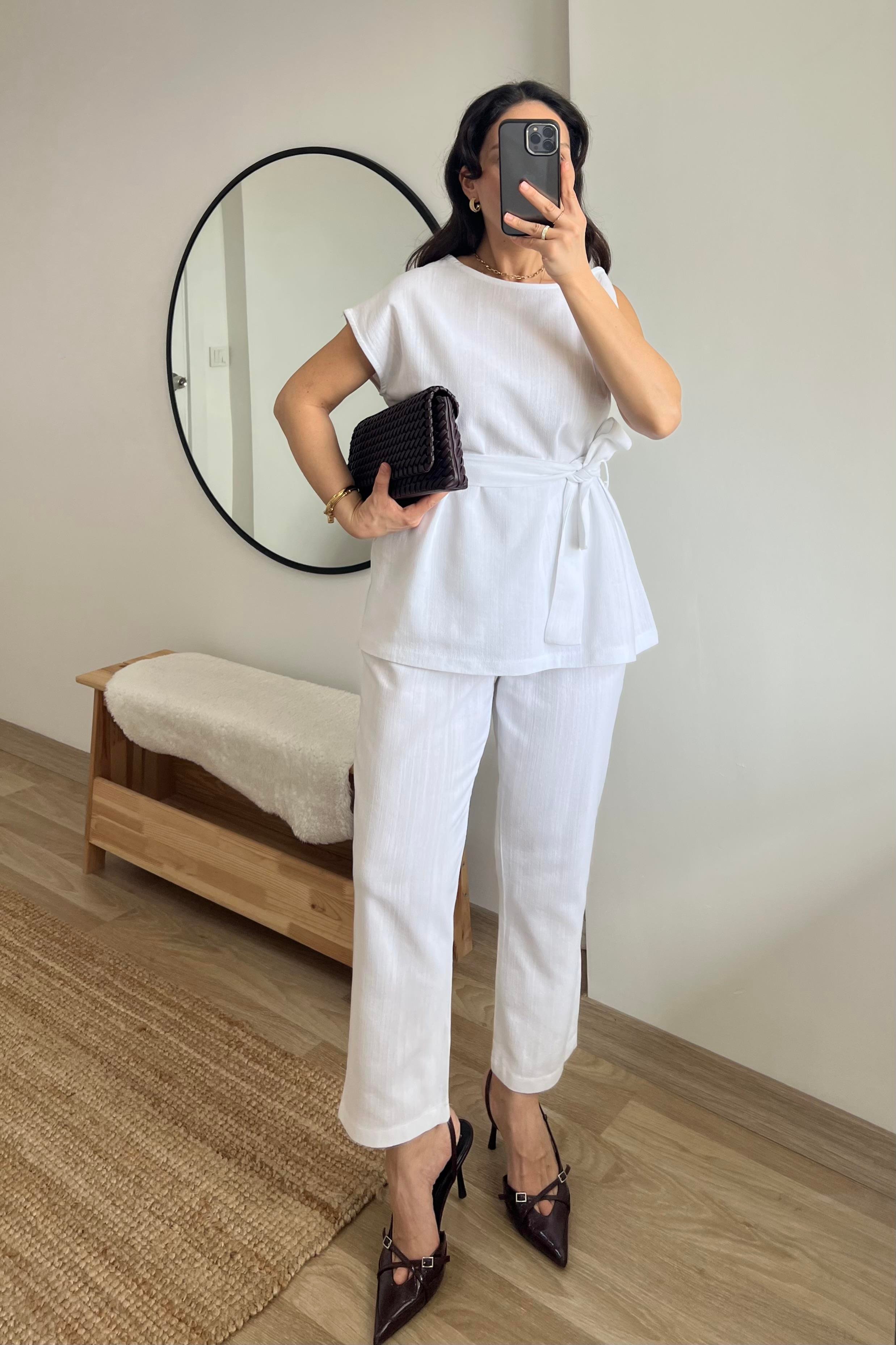 Beyaz Omuzu Burmalı Keten Bluz Takım uygun fiyatlarda www.butikhola.com adresinde