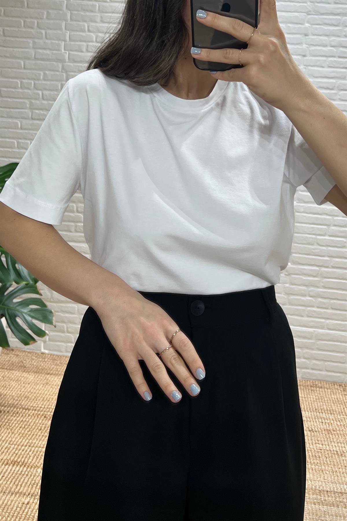 Beyaz Orjinal Marka Likralı Basic Tshirt uygun fiyatlarda www.butikhola.com adresinde