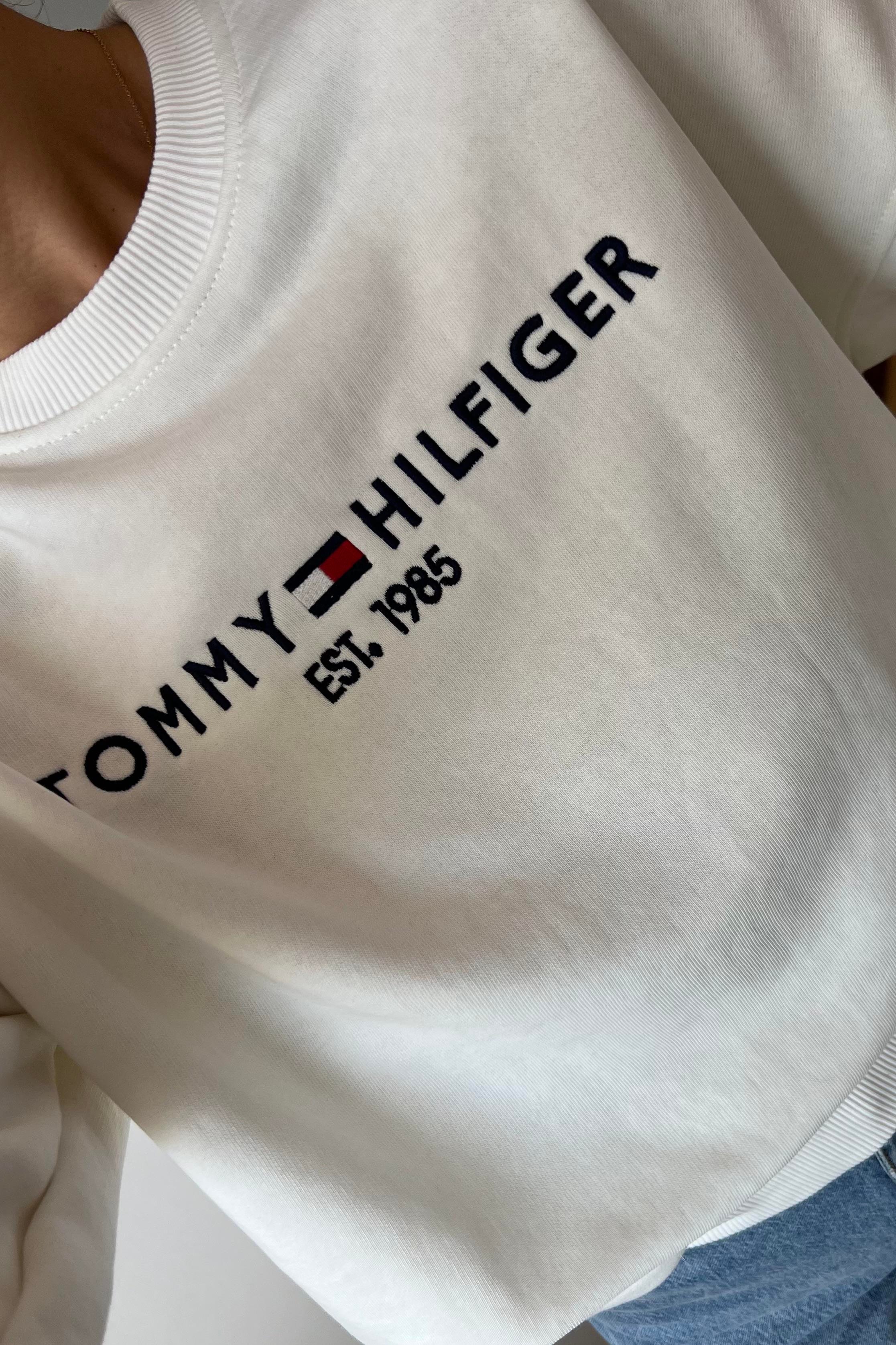 Beyaz Oversize Logo Nakışlı Sweatshirt uygun fiyatlarda www.butikhola.com adresinde