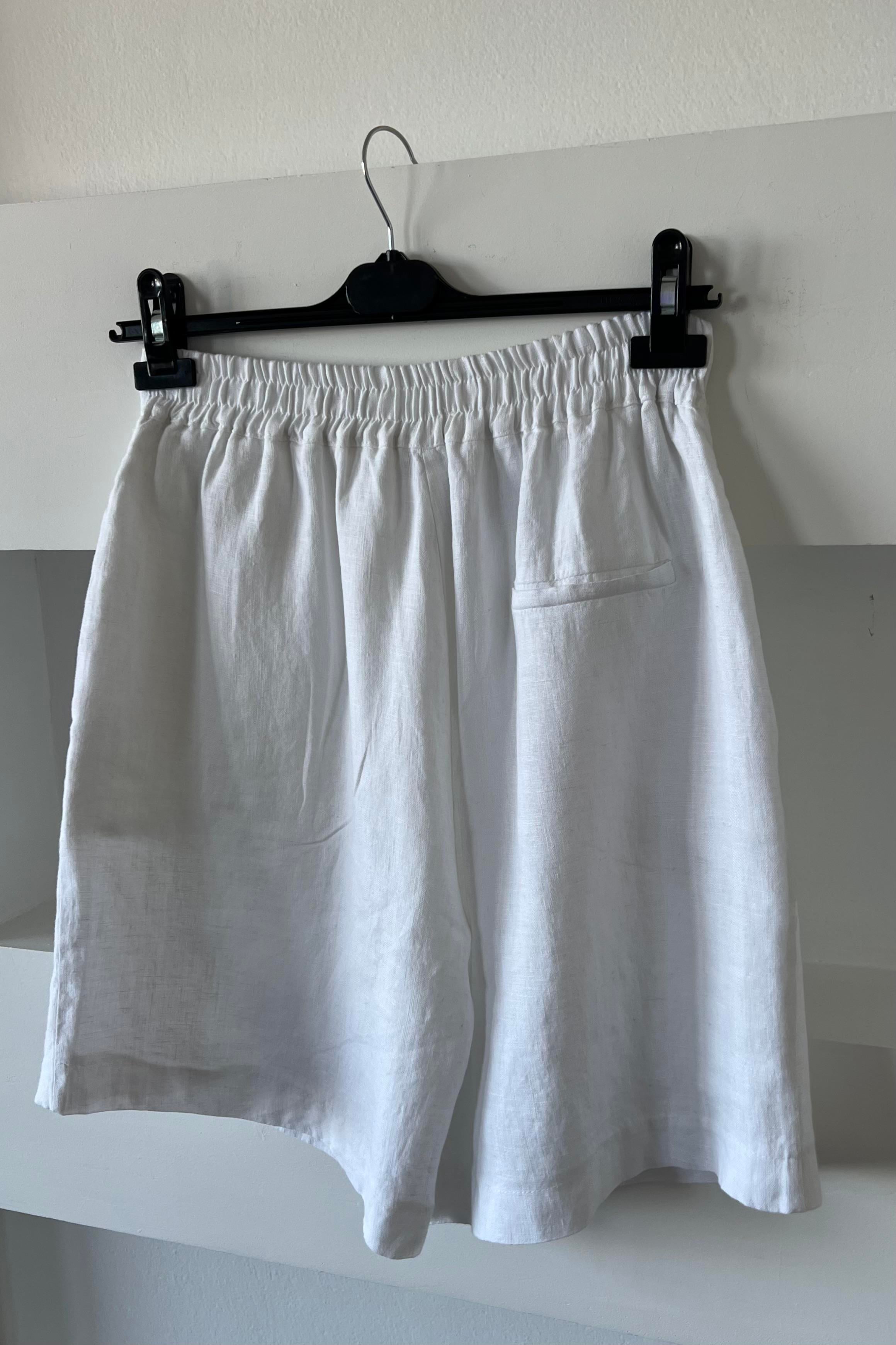 Beyaz Şehir Boy Ham Keten Premium Şort uygun fiyatlarda www.butikhola.com adresinde
