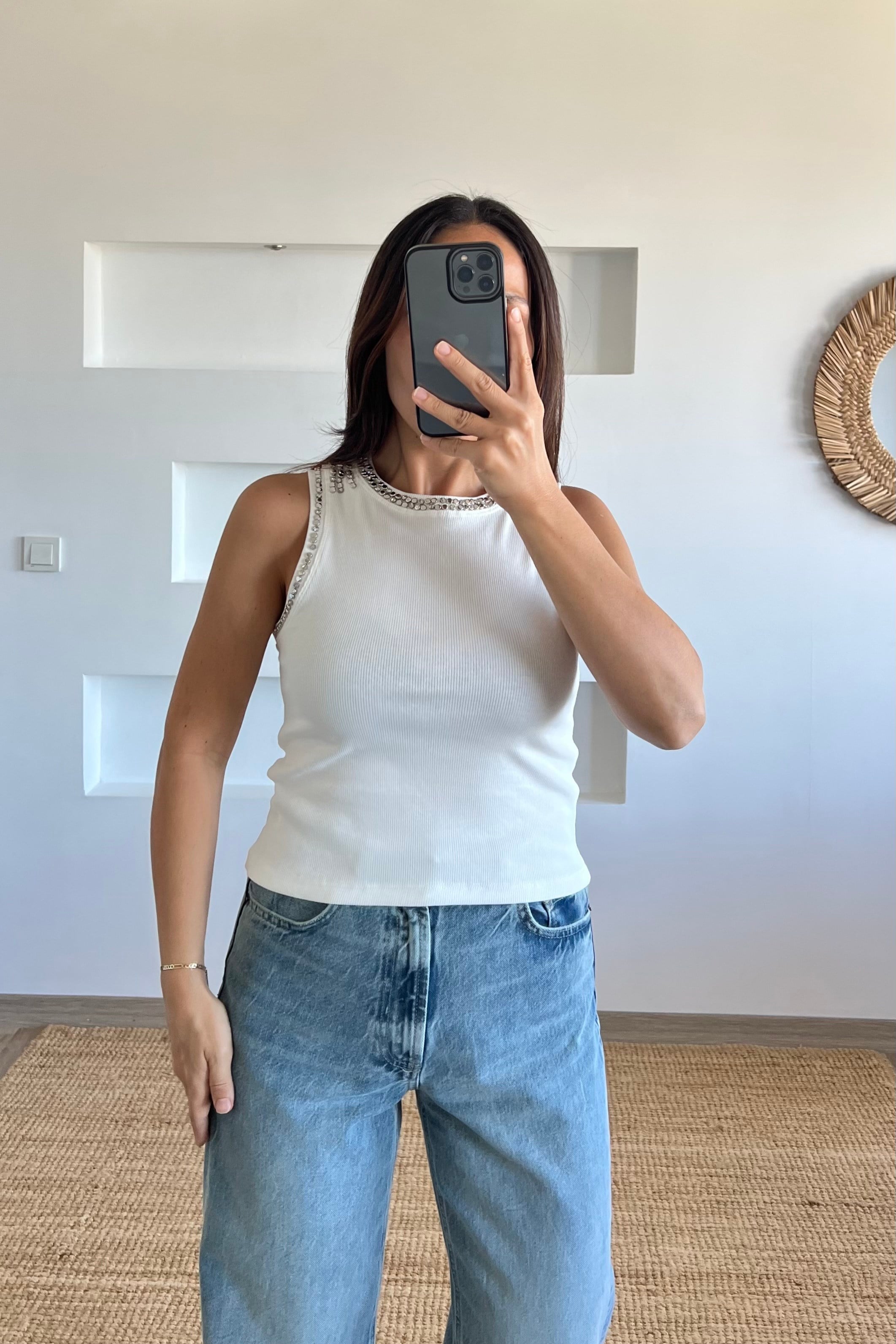 Beyaz Taş Çakımlı Fitilli Kolsuz Tshirt uygun fiyatlarda www.butikhola.com adresinde