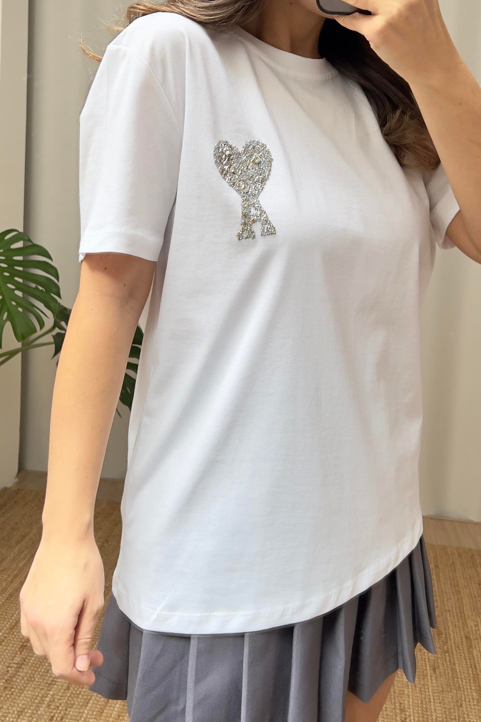 Beyaz Taşlı Harf Detaylı Tshirt uygun fiyatlarda www.butikhola.com adresinde