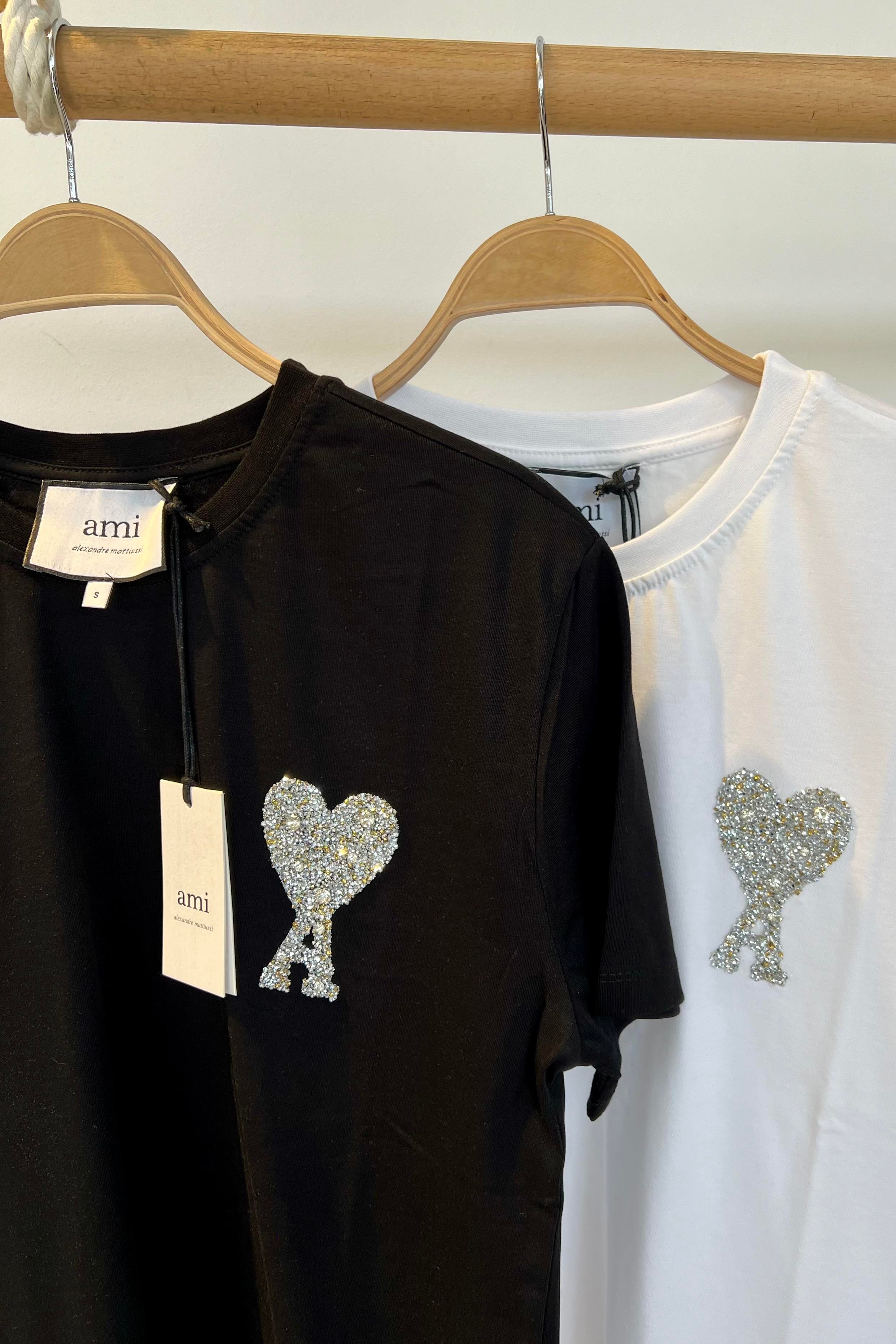 Beyaz Taşlı Harf Detaylı Tshirt uygun fiyatlarda www.butikhola.com adresinde