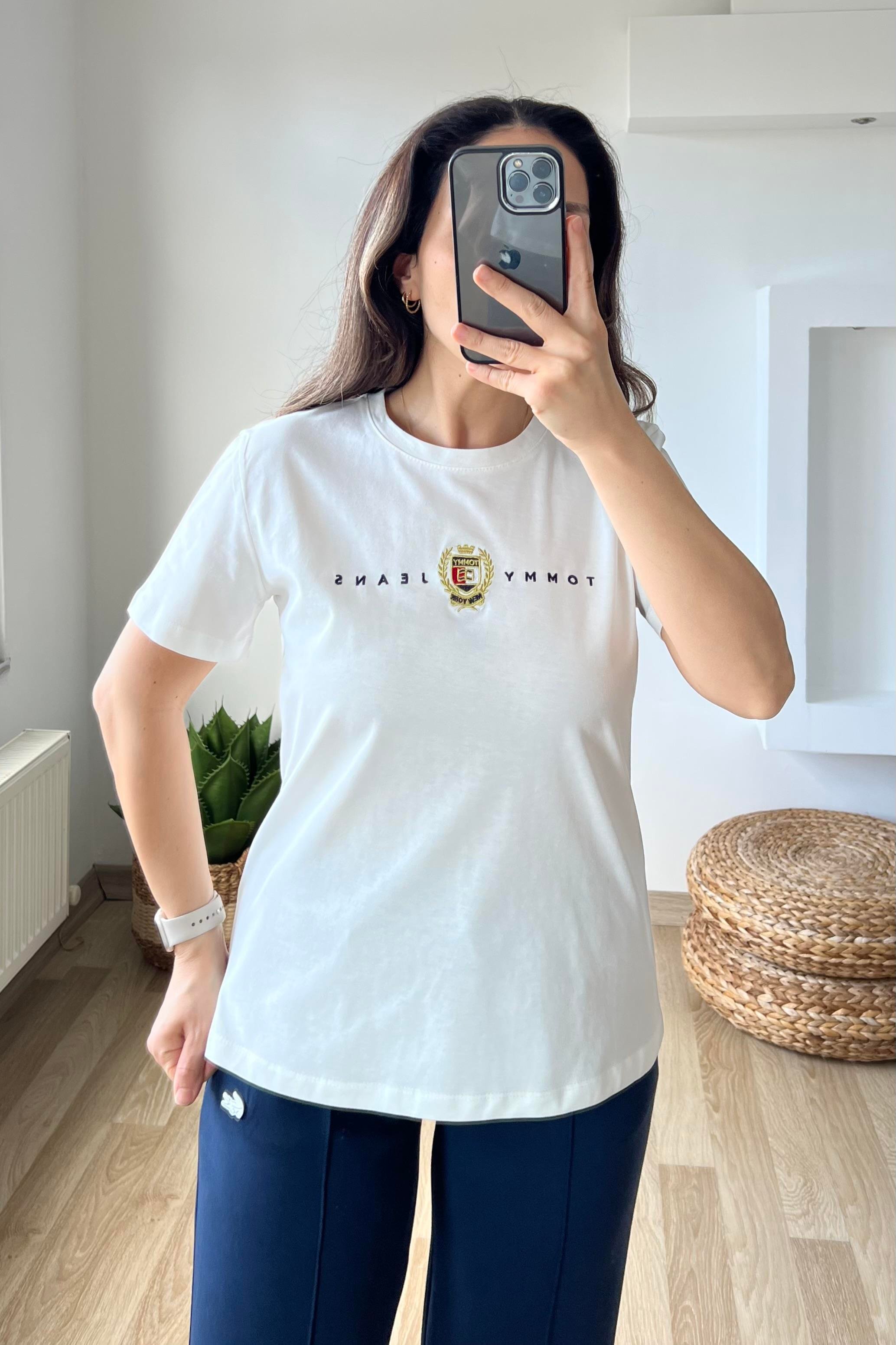 Beyaz TH Gold Logo Nakışlı Tshirt uygun fiyatlarda www.butikhola.com adresinde